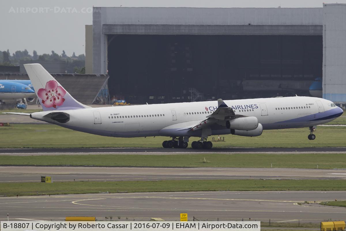 B-18807, 2003 Airbus A340-313 C/N 541, Schiphol