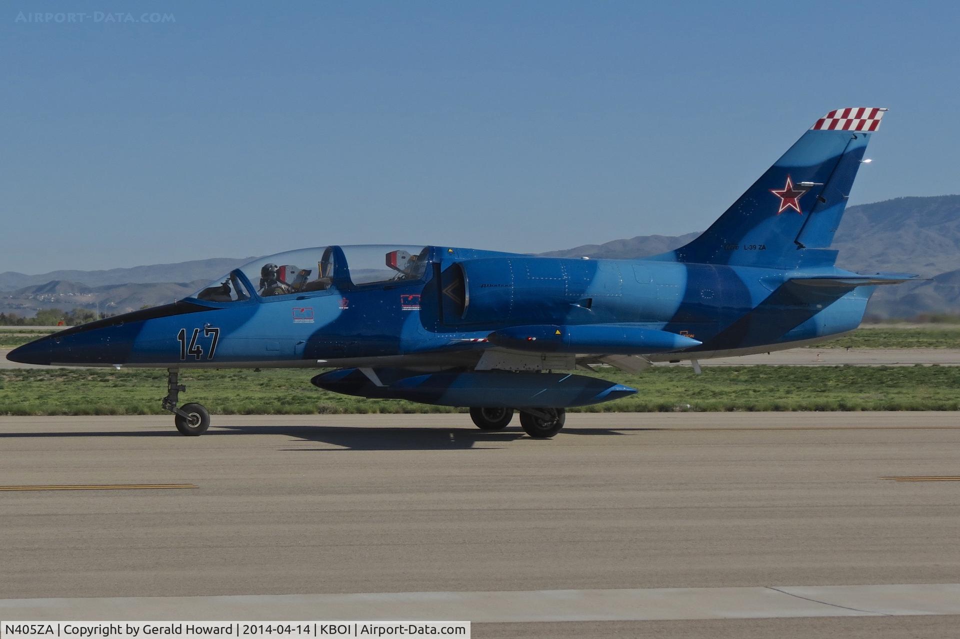 N405ZA, 1983 Aero L-39ZA Albatros C/N 332647, Taxiing to RWY 10R.