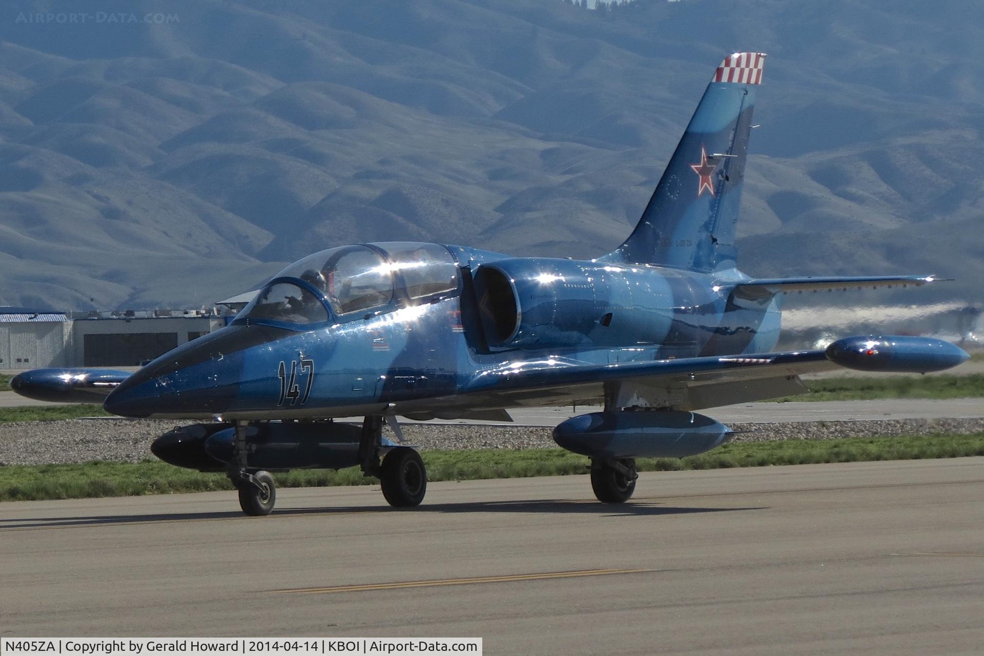 N405ZA, 1983 Aero L-39ZA Albatros C/N 332647, Taxiing to RWY 10R.