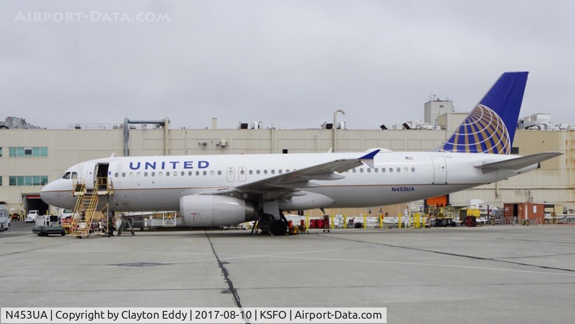 N453UA, 1999 Airbus A320-232 C/N 1001, Another fogging summer day at SFO. 2017.