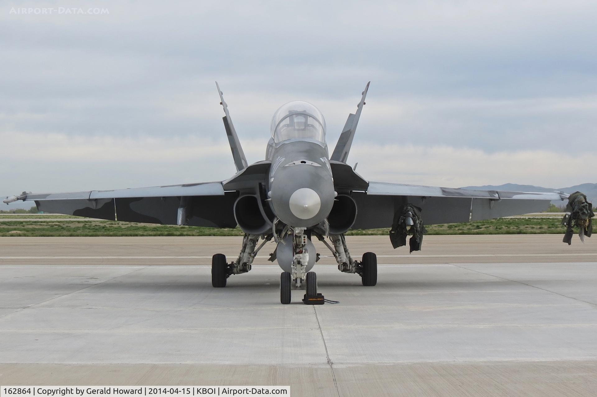 162864, McDonnell Douglas F/A-18B Hornet C/N 402/B067, VMFAT-101, NAS Miramar, CA. Parked on south GA ramp.