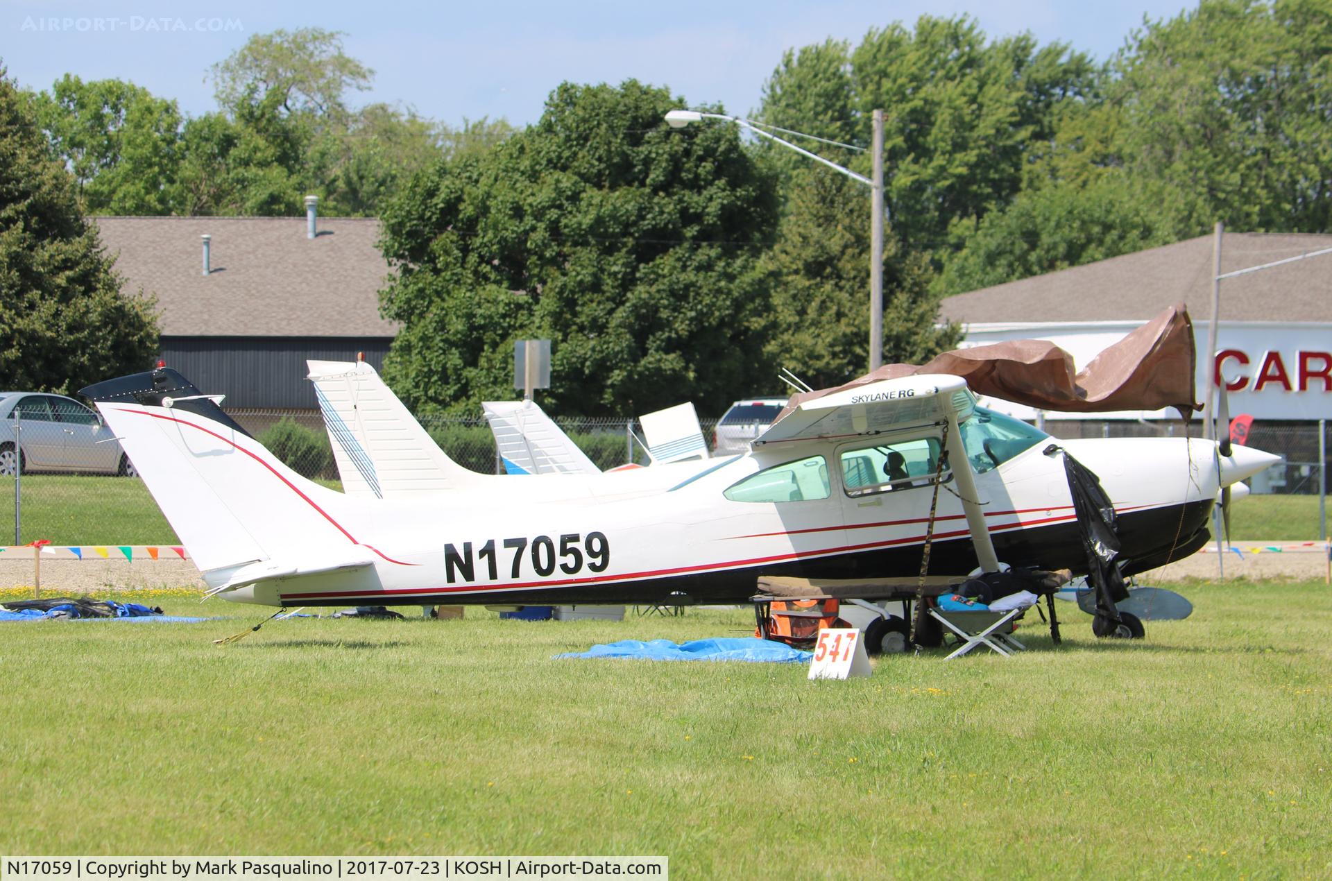 N17059, 1982 Cessna R182 Skylane RG C/N R18201915, Cessna R182