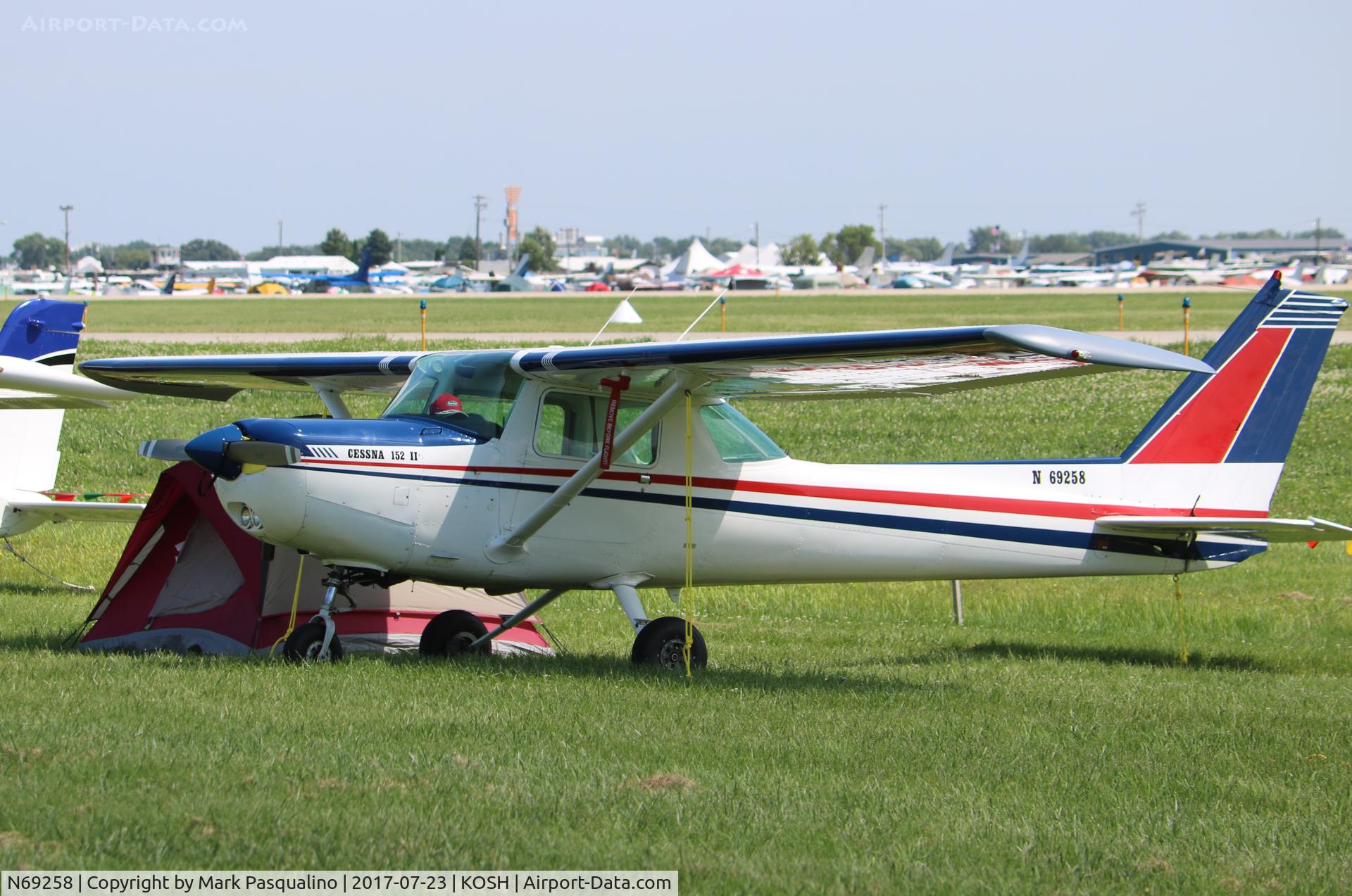 N69258, Cessna 152 C/N 15282587, Cessna 152