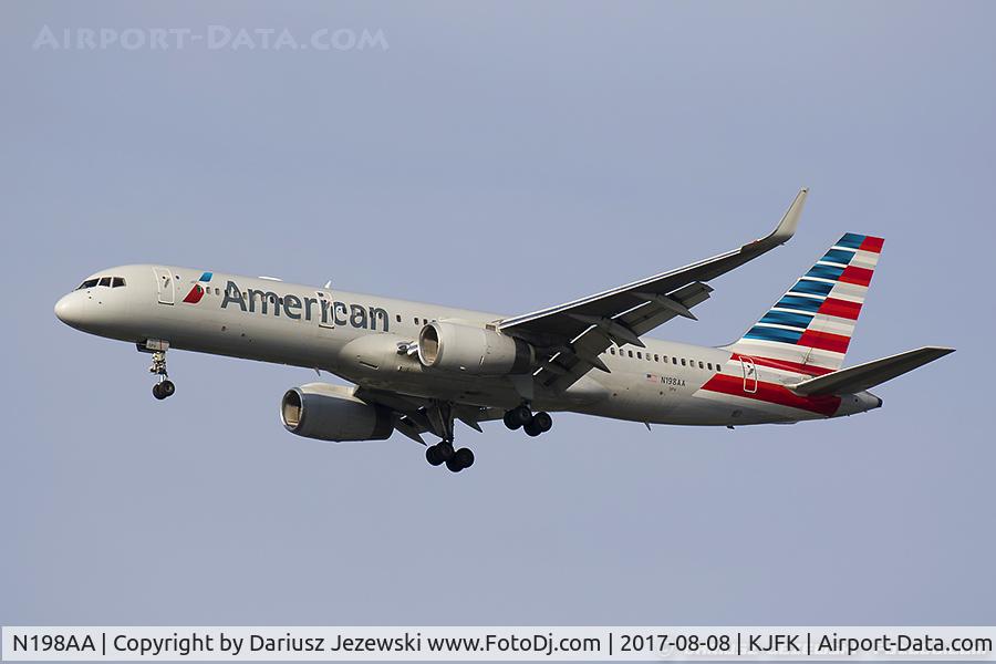 N198AA, 2001 Boeing 757-223 C/N 32392, Boeing 757-223 - American Airlines  C/N 32392, N198AA