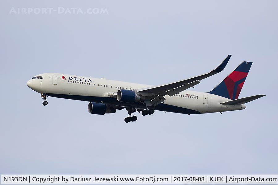 N193DN, 1997 Boeing 767-332 C/N 28450, Boeing 767-332/ER - Delta Air Lines  C/N 28450, N193DN