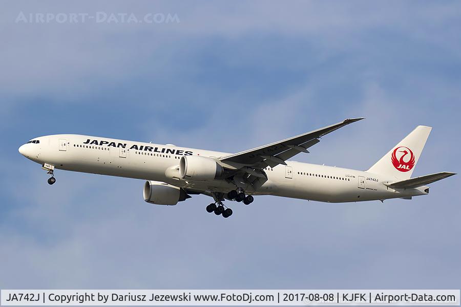 JA742J, 2009 Boeing 777-346/ER C/N 36129, Boeing 777-346/ER - Japan Airlines - JAL  C/N 36129, JA742J