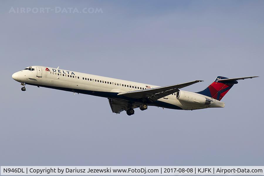 N946DL, 1989 McDonnell Douglas MD-88 C/N 49819, McDonnell Douglas MD-88 - Delta Air Lines  C/N 49819, N946DL