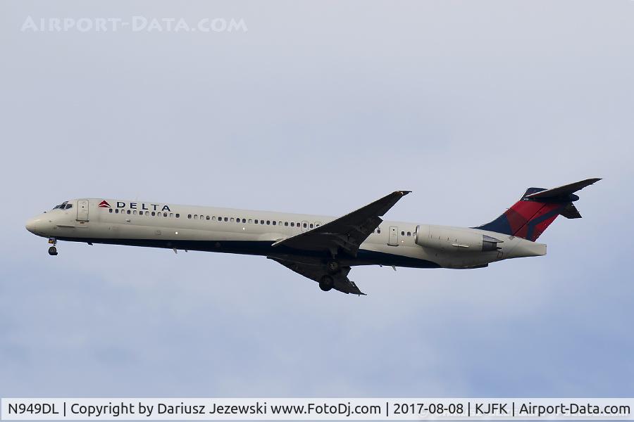 N949DL, 1990 McDonnell Douglas MD-88 C/N 49880, McDonnell Douglas MD-88 - Delta Air Lines  C/N 49880, N949DL