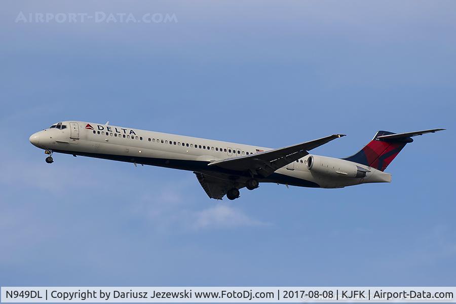 N949DL, 1990 McDonnell Douglas MD-88 C/N 49880, McDonnell Douglas MD-88 - Delta Air Lines  C/N 49880, N949DL