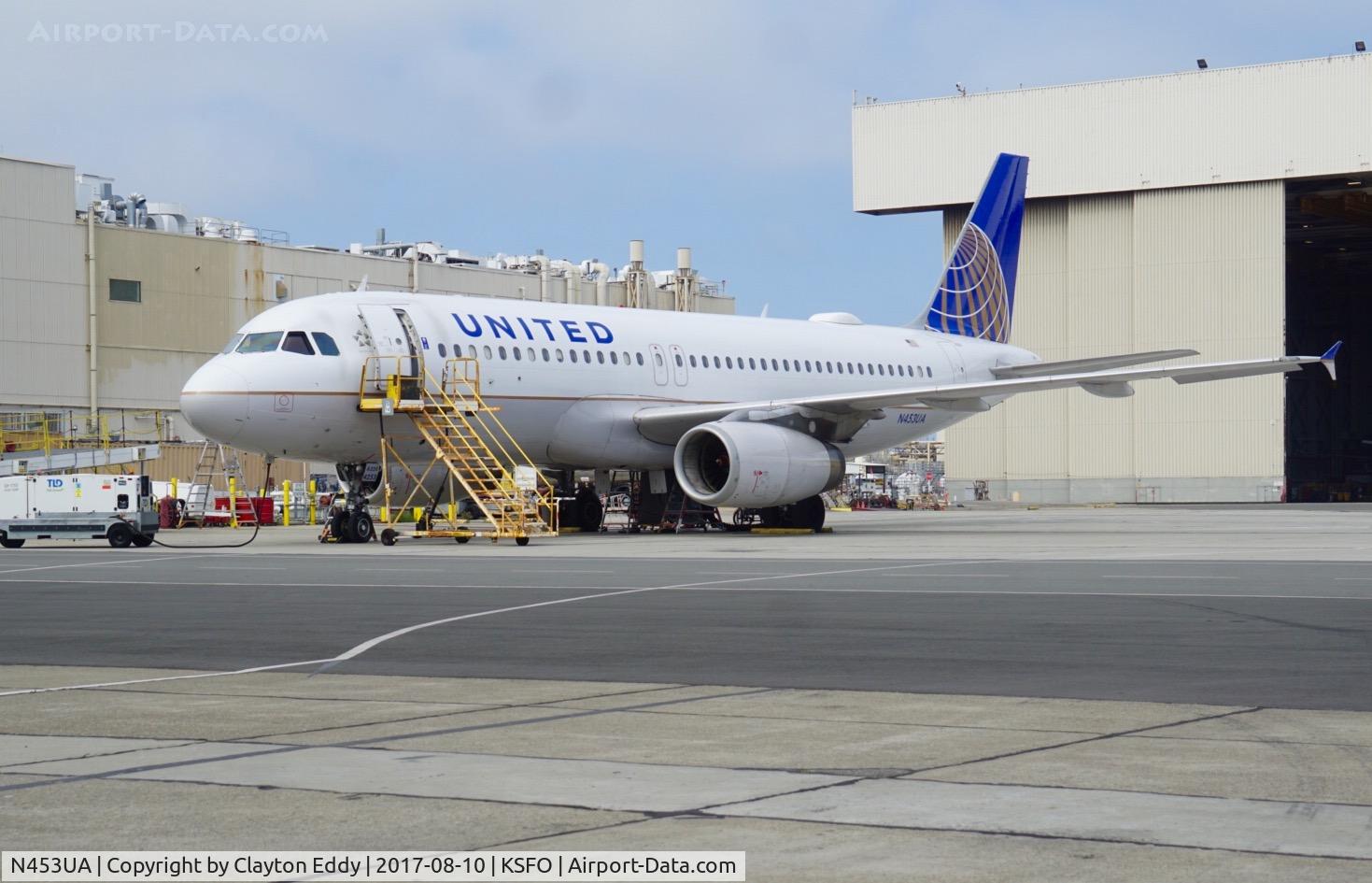 N453UA, 1999 Airbus A320-232 C/N 1001, SFO 2017.