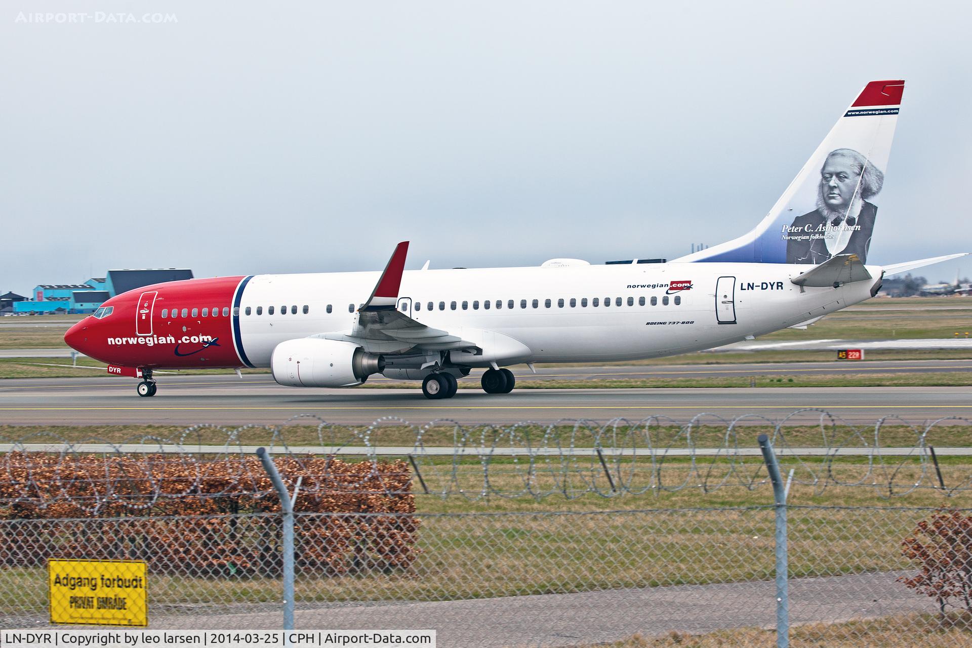 LN-DYR, 2011 Boeing 737-8JP C/N 40870, Copenhagen 25.3.2014