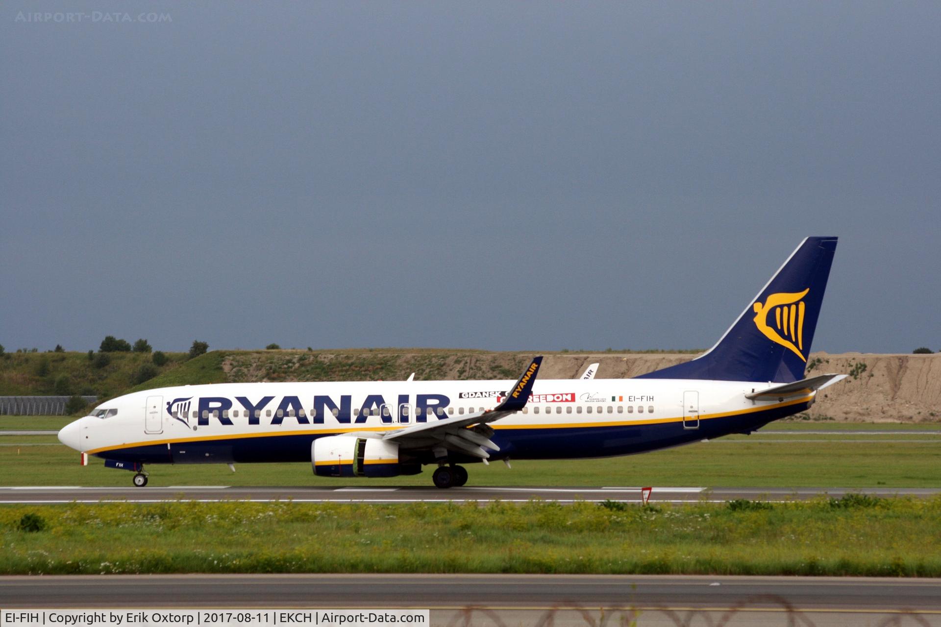 EI-FIH, 2015 Boeing 737-8AS C/N 44697, EI-FIH just arrived rw 04L