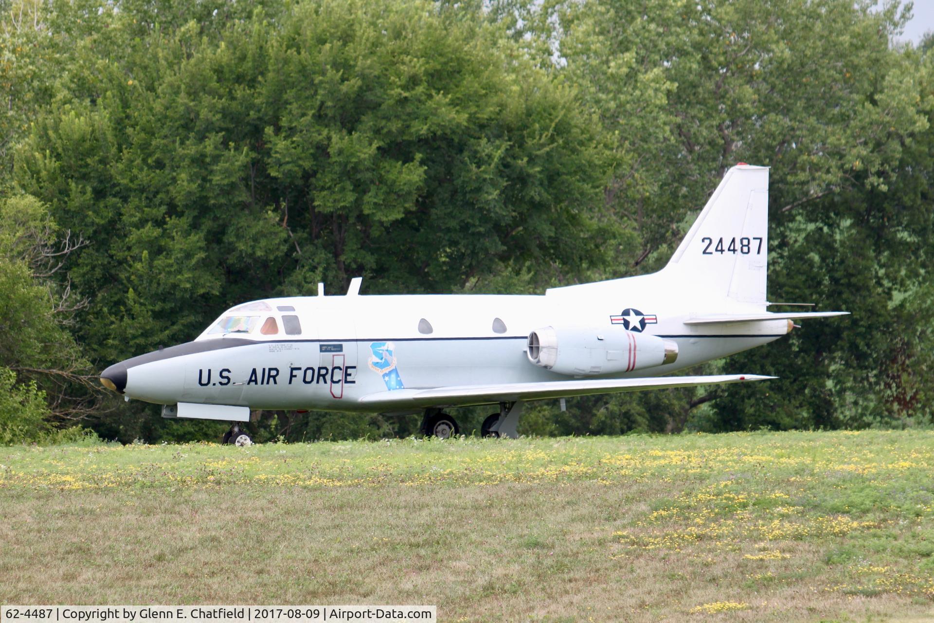62-4487, 1962 North American CT-39A Sabreliner C/N 276-40, New parking space
