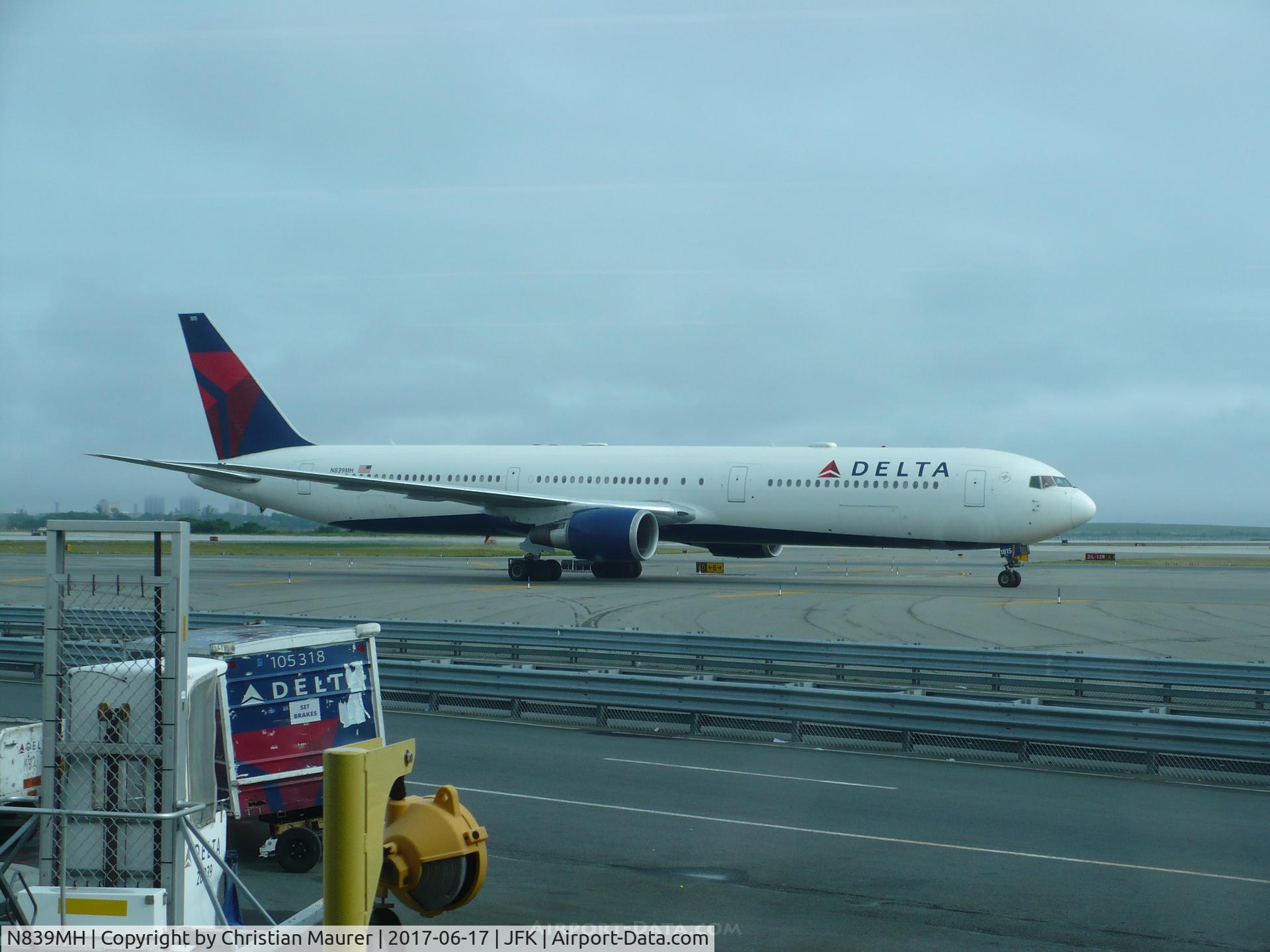 N839MH, 2001 Boeing 767-432/ER C/N 29712, Boeing 767-400ER