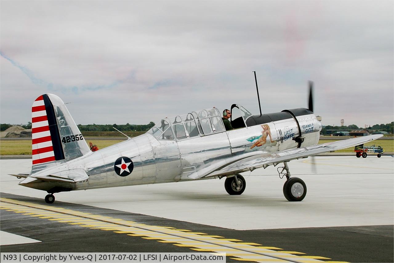 N93, 1943 Convair BT-13A Valiant C/N 9102, Convair BT-13A, Taxiing to holding point rwy 29, St Dizier-Robinson Air Base 113 (LFSI) Open day 2017