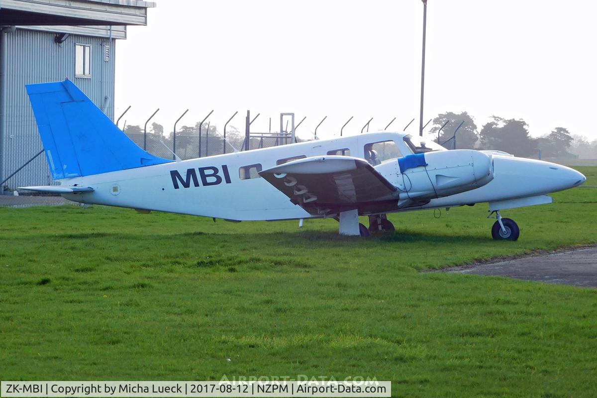 ZK-MBI, 1998 Piper PA-34-220T Seneca C/N 3449043, At Palmerston North