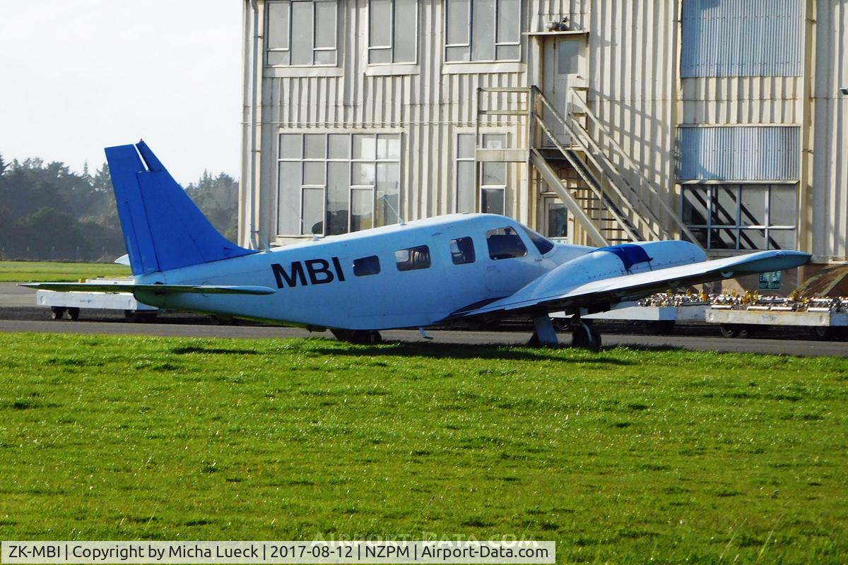 ZK-MBI, 1998 Piper PA-34-220T Seneca C/N 3449043, At Palmerston North