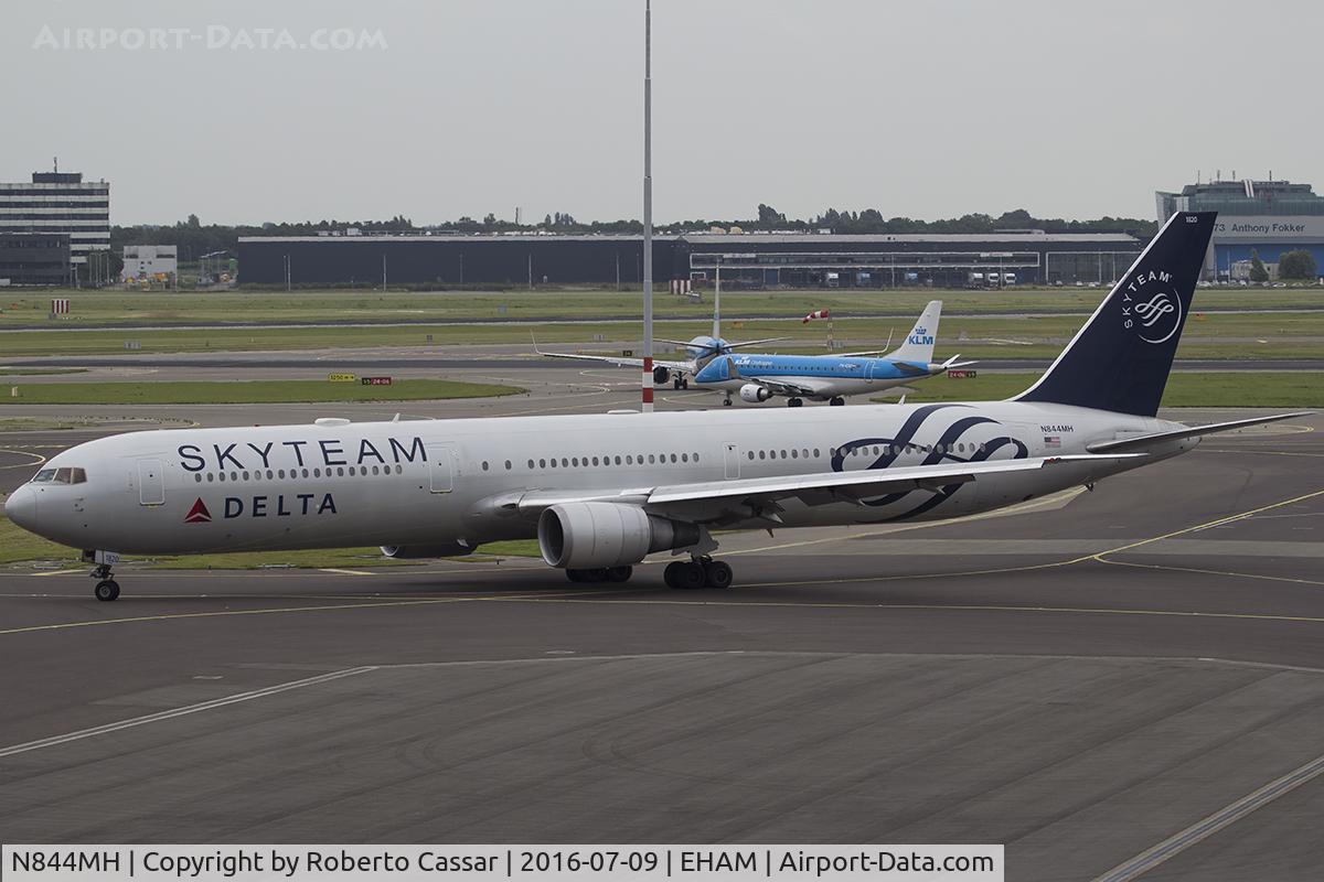 N844MH, 2002 Boeing 767-432/ER C/N 29717, Schiphol