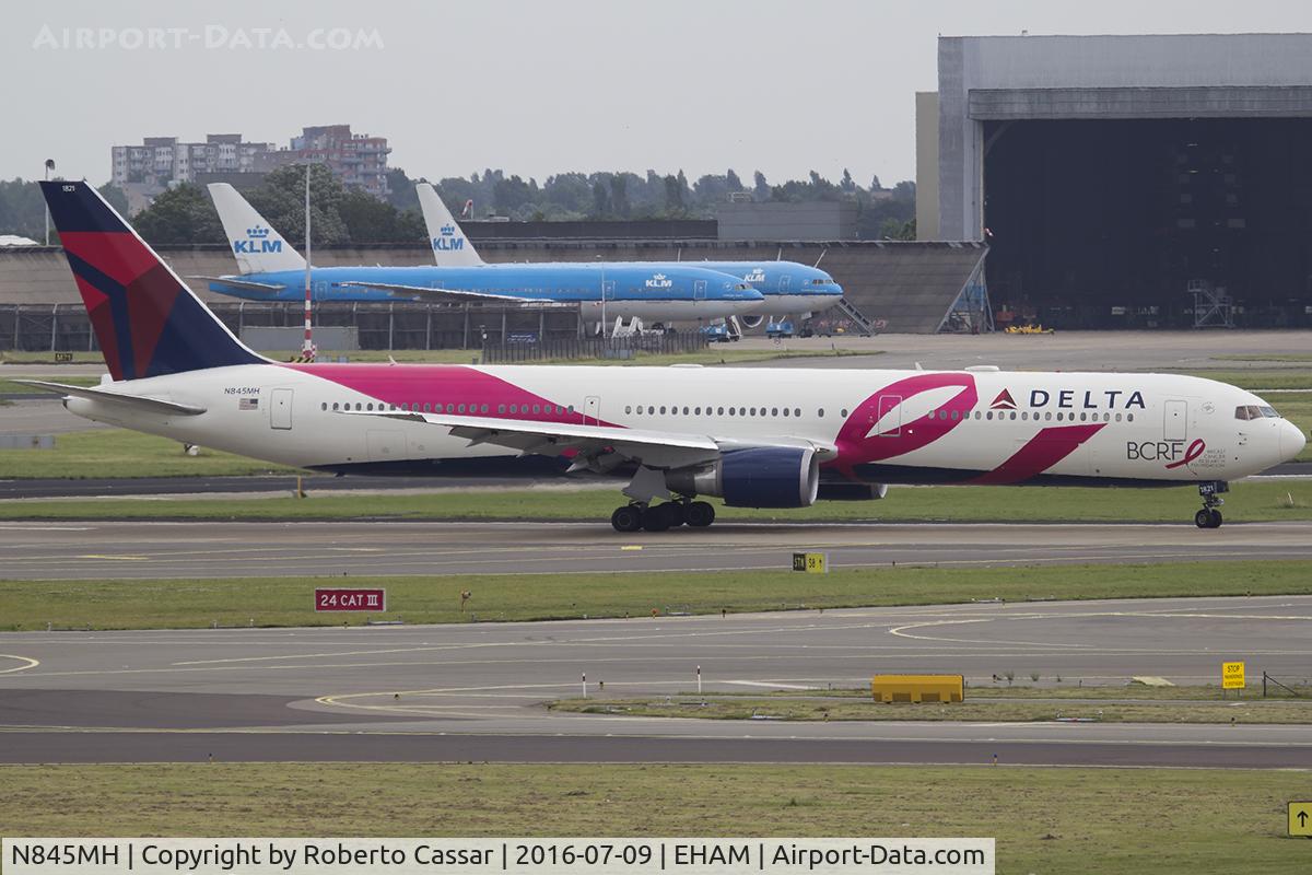 N845MH, 2002 Boeing 767-432/ER C/N 29719, Schiphol