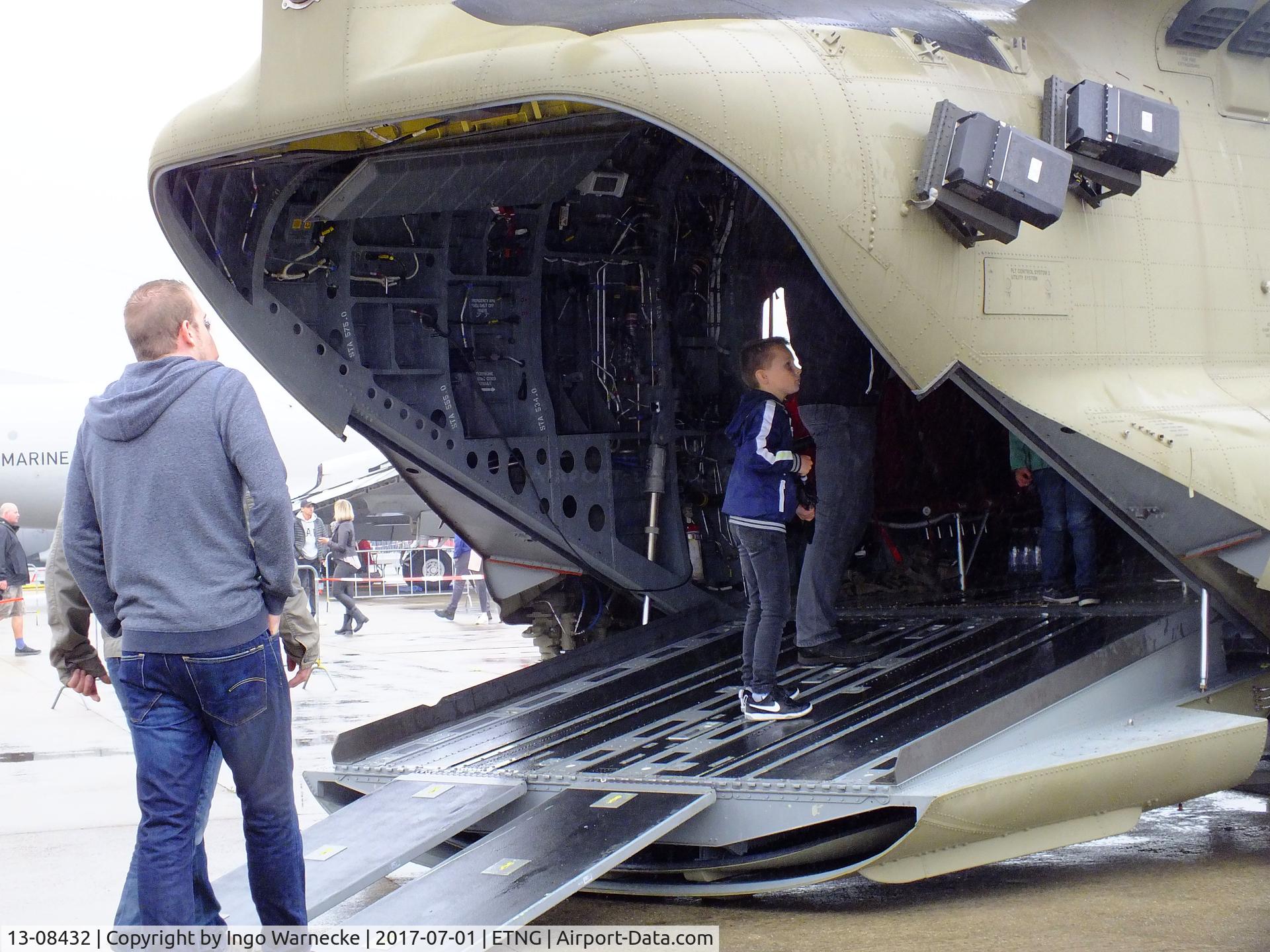 13-08432, Boeing CH-47F Chinook C/N M.8432, Boeing CH-47F Chinook of the US Army Aviation at the NAEWF 35 years jubilee display Geilenkirchen 2017