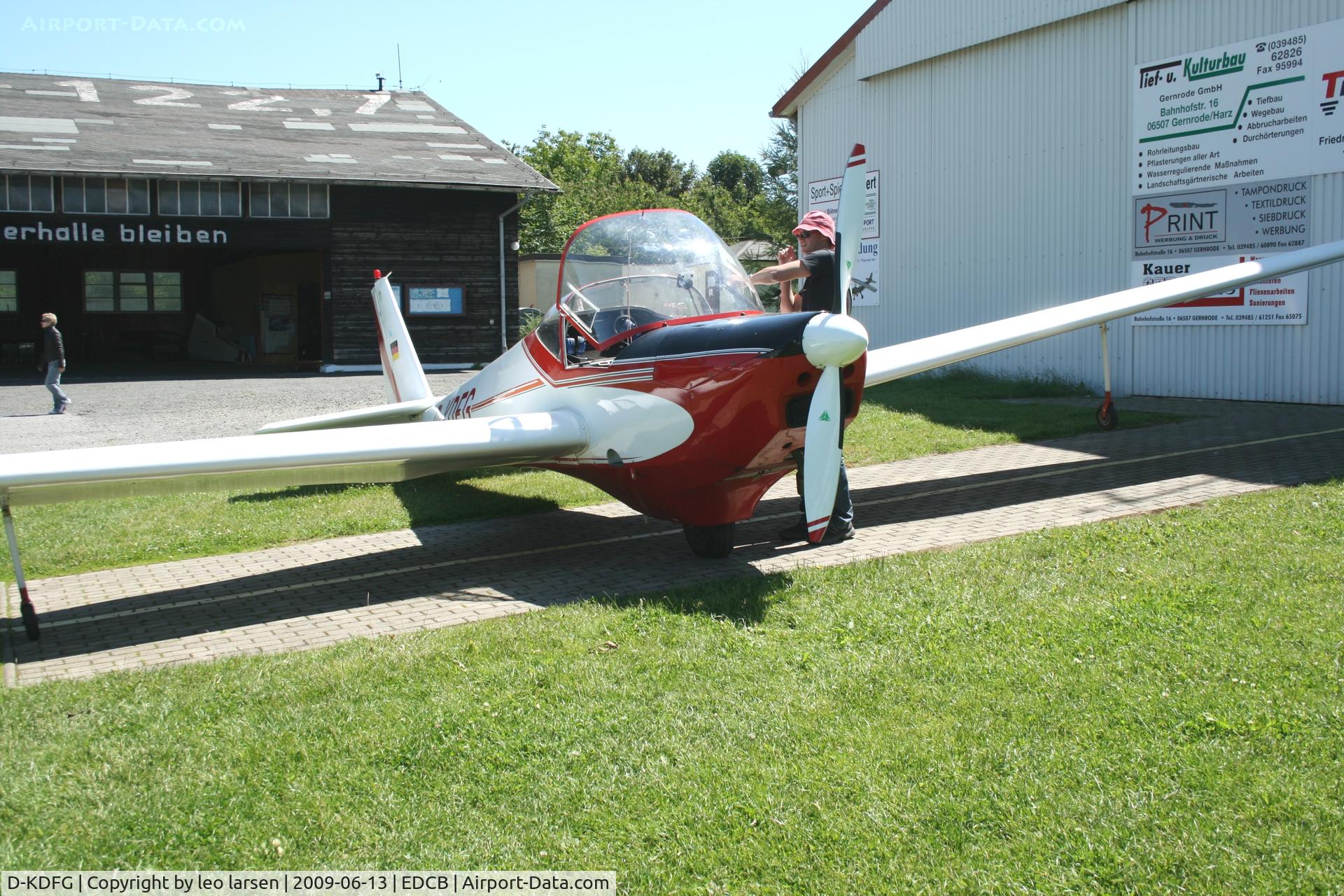 D-KDFG, Scheibe SF-25C Falke 1700 C/N 44207, Ballenstedt 13.6.2009
