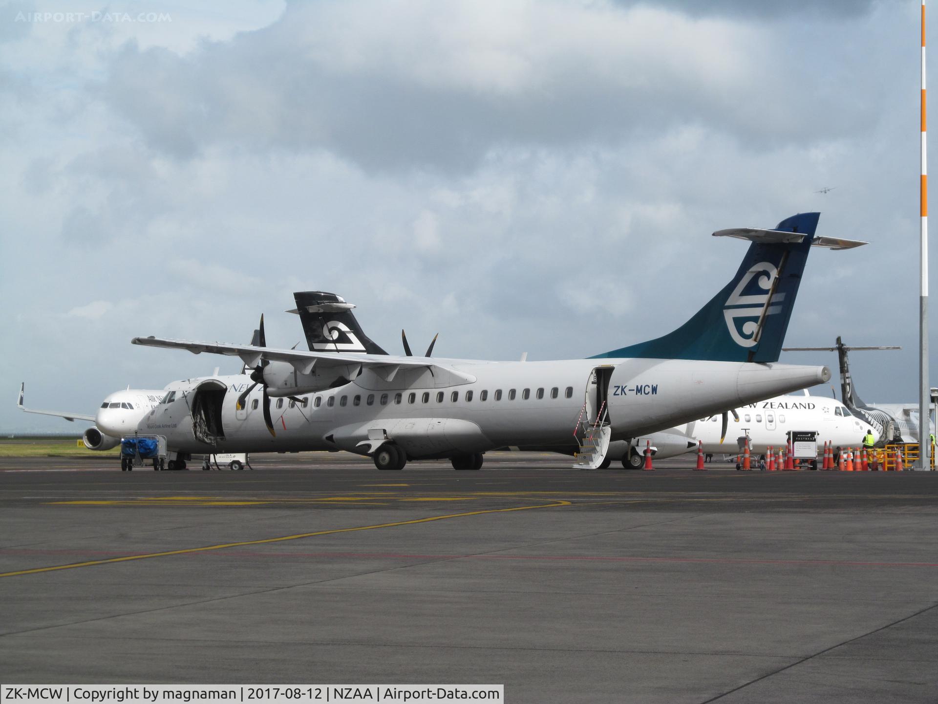 ZK-MCW, 2000 ATR 72-212A C/N 646, on domestic apron