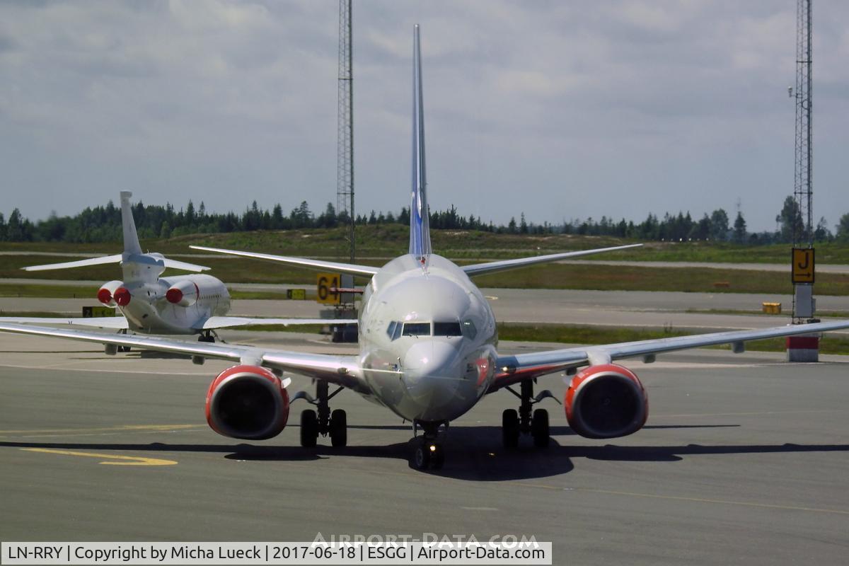 LN-RRY, 1998 Boeing 737-683 C/N 28297, At Gothenburg