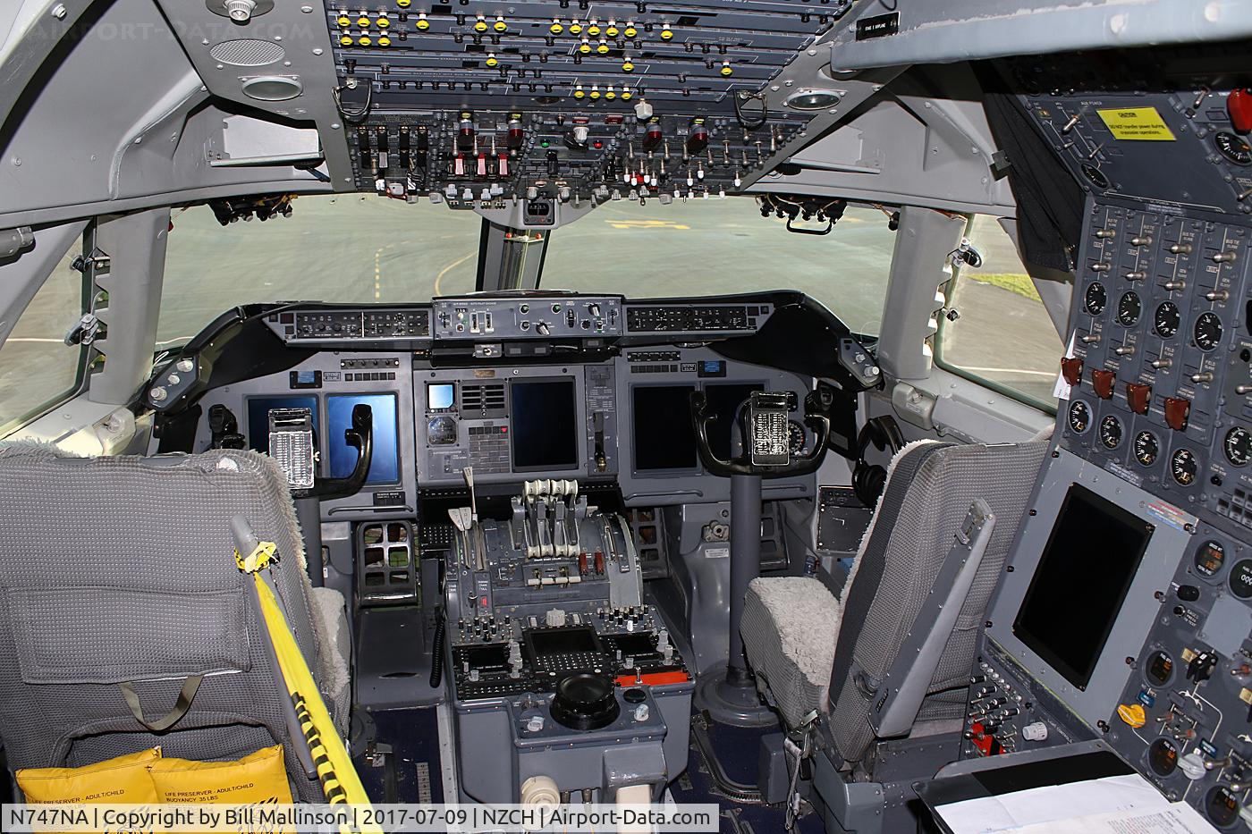 N747NA, 1977 Boeing 747SP-21 C/N 21441, SOFIAs flight deck