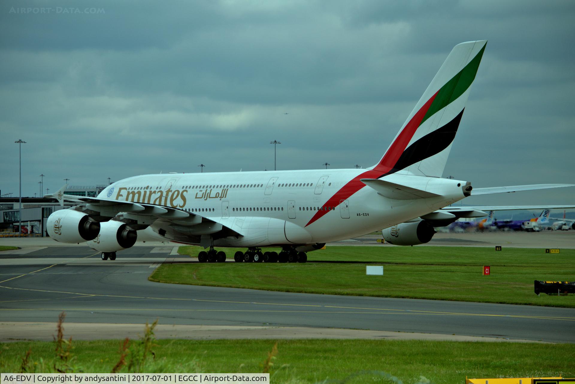 A6-EDV, 2011 Airbus A380-861 C/N 101, taxing in to its gate/stand egcc uk