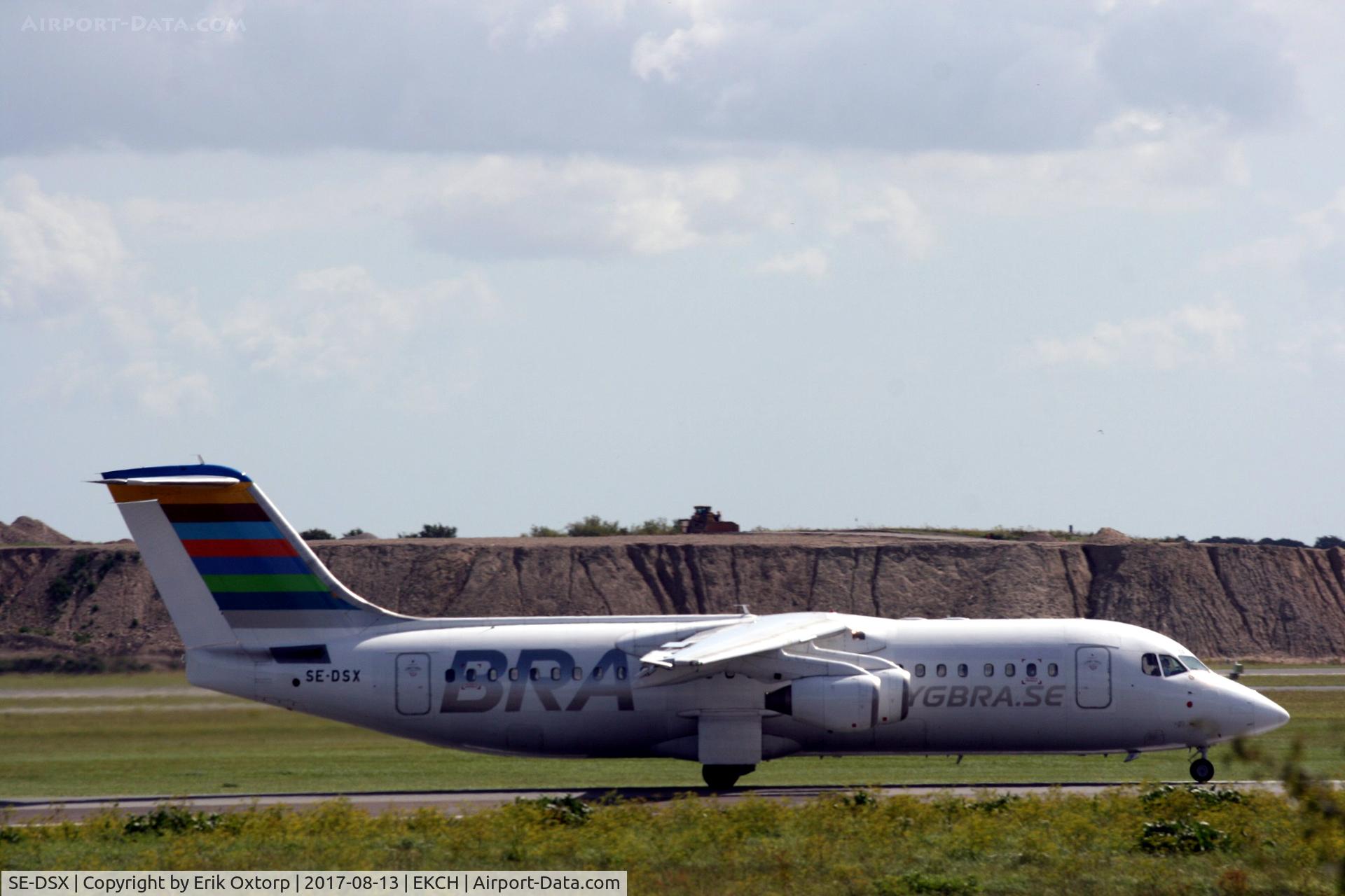 SE-DSX, 1994 British Aerospace Avro 146-RJ100 C/N E3255, SE-DSX taking off w 22R