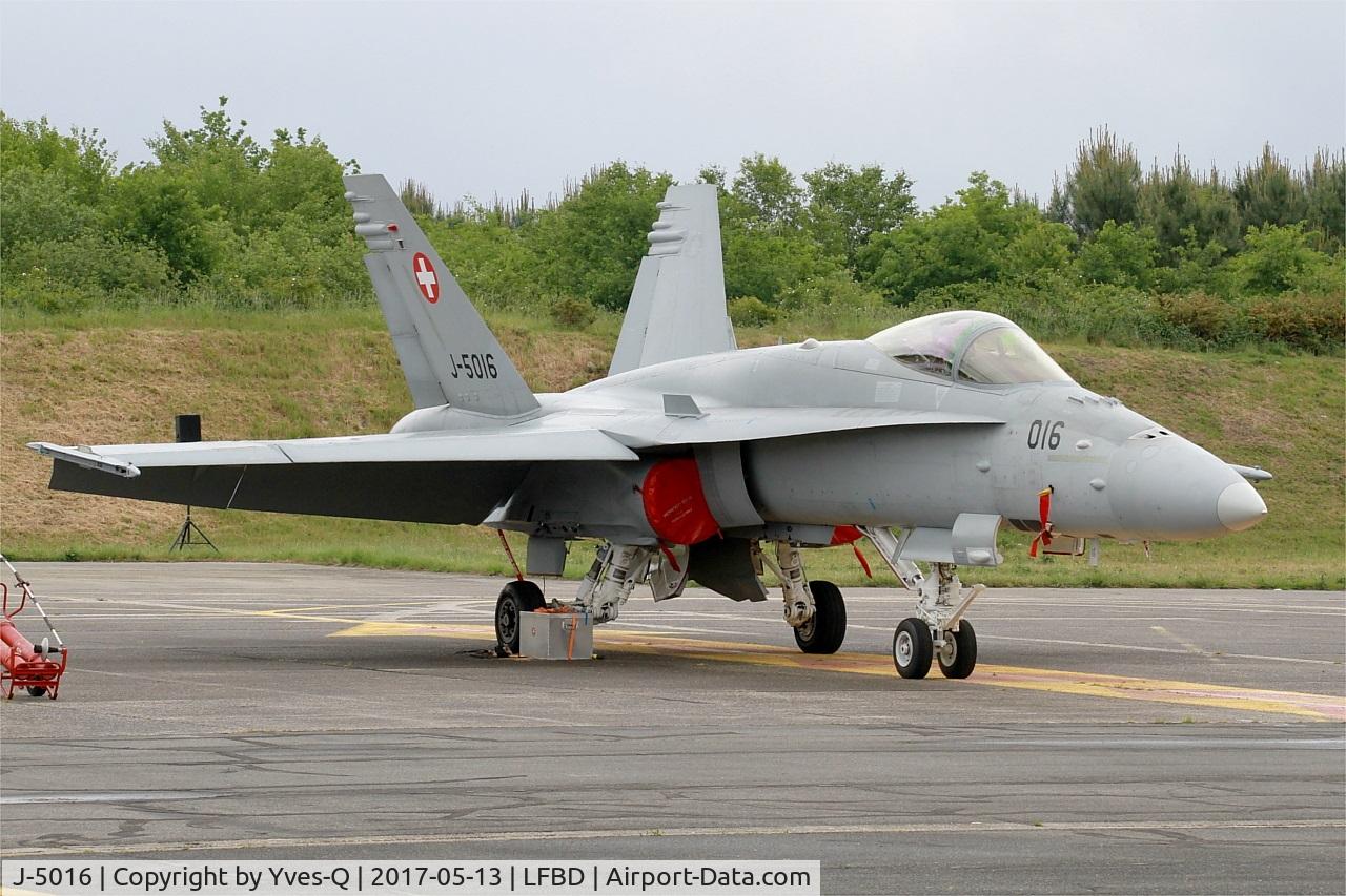 J-5016, 2001 McDonnell Douglas F/A-18C Hornet C/N 1363, Swiss Air Force McDonnell Douglas FA-18C Hornet, Flight line, Bordeaux-Mérignac airport Air Base (LFBD-BOD) Open day 2017