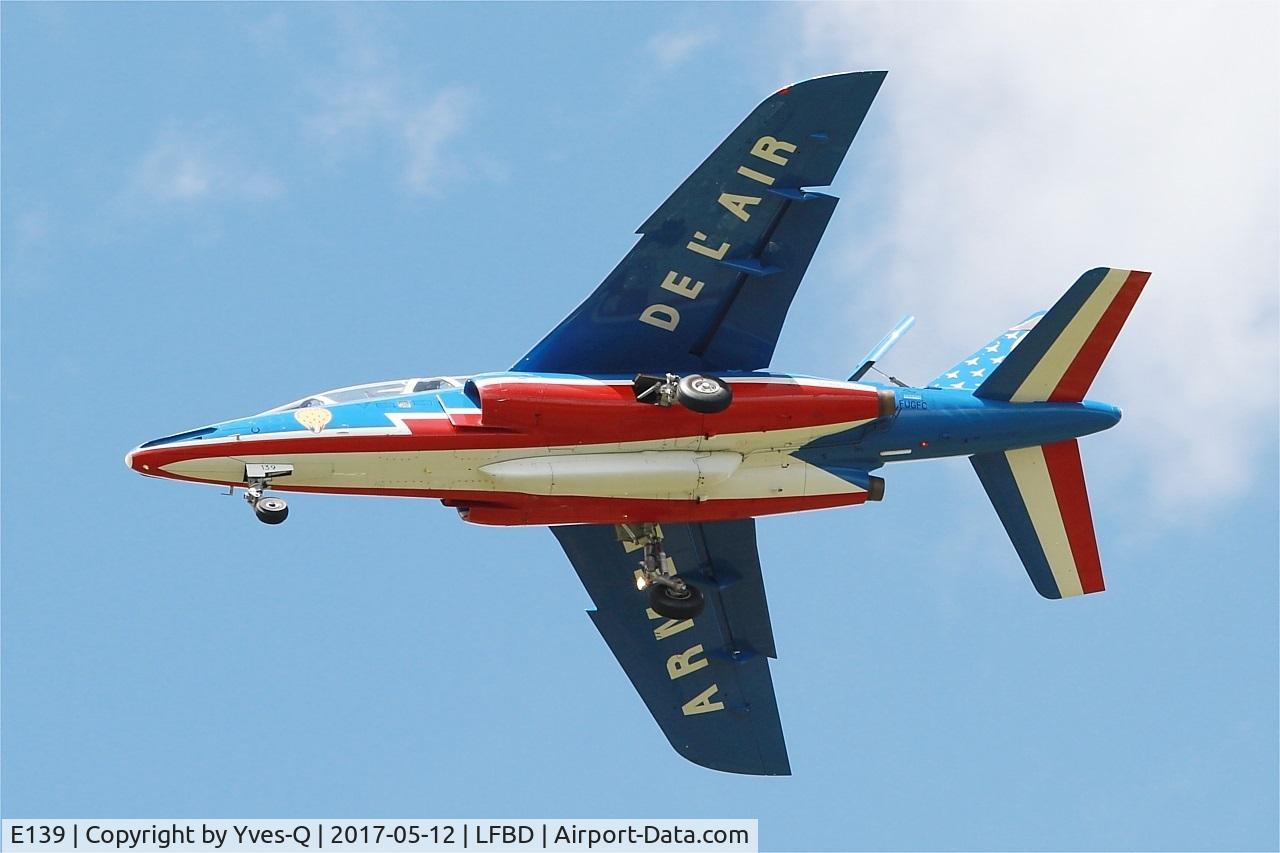 E139, Dassault-Dornier Alpha Jet E C/N E139, Dassault-Dornier Alpha Jet E (F-UGFC), Athos 02 of Patrouille de France 2017, On final rwy 23, Bordeaux-Mérignac Air Base 106 (LFBD-BOD) Open day 2017