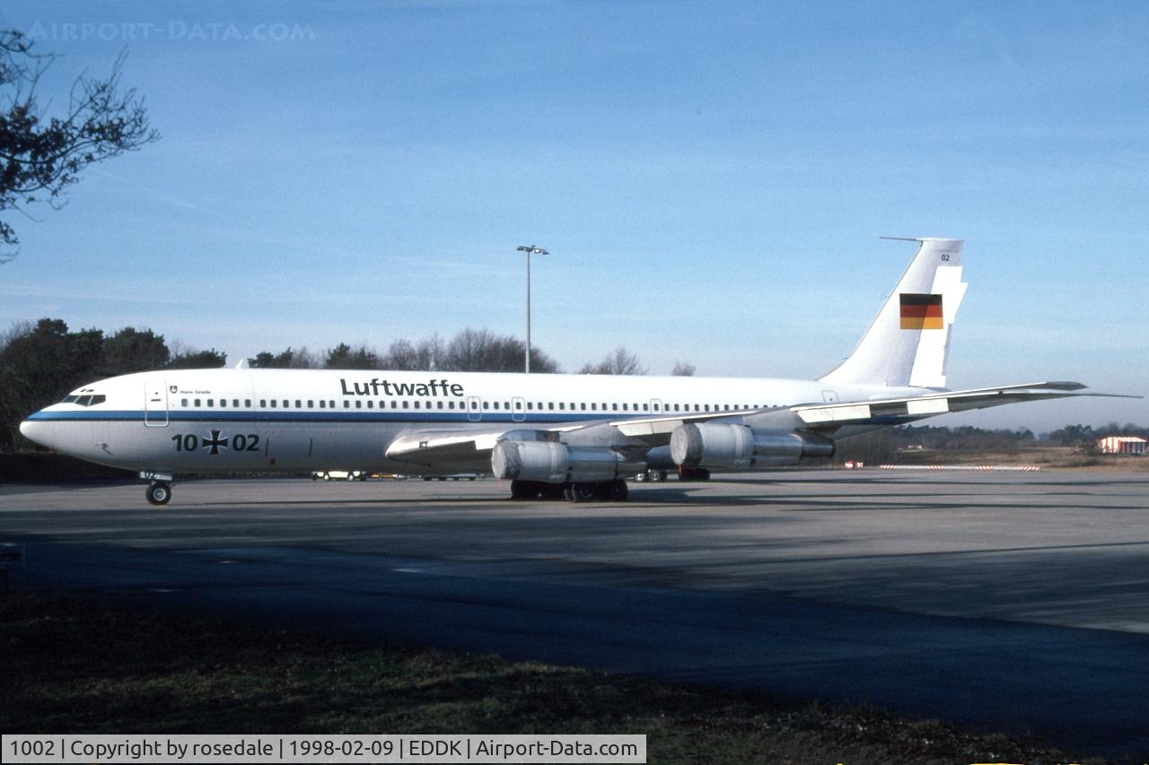 1002, 1974 Boeing 707-3J9C C/N 20832, Between Sectors at her home base