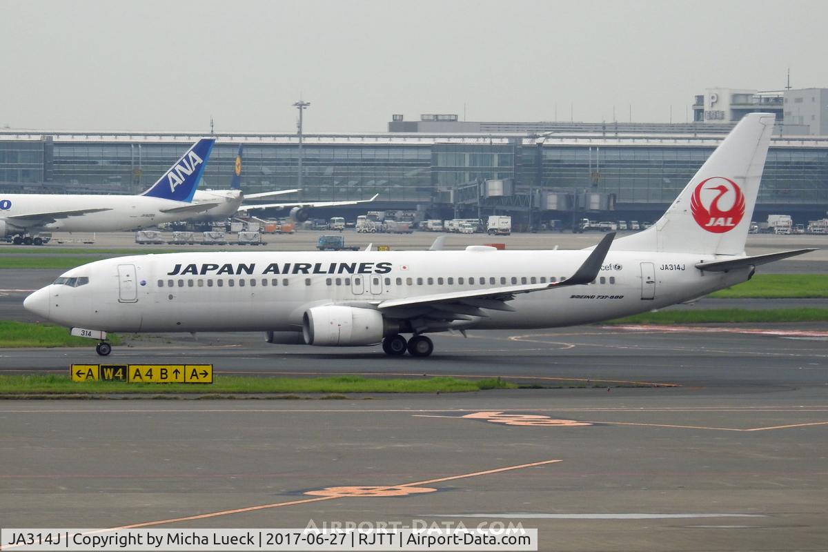 JA314J, 2008 Boeing 737-846 C/N 35343, At Haneda
