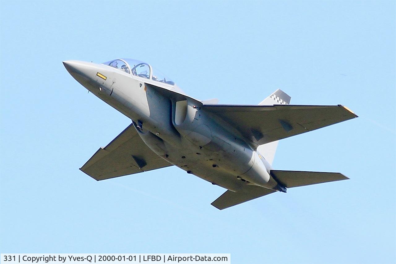 331, 2015 Alenia Aermacchi M-346 Master C/N 331, Singapore Air Force Alenia Aermacchi M-346 Master, Take off rwy 23, Bordeaux-Mérignac Air Base 106 (LFBD-BOD) Open day 2017