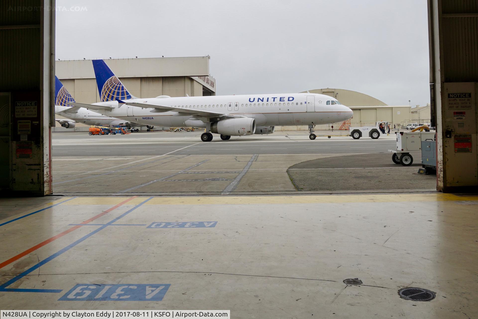 N428UA, 1995 Airbus A320-232 C/N 523, SFO 2017.