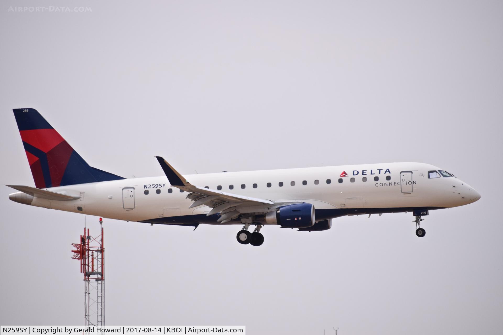 N259SY, 2017 Embraer 175LR (ERJ-170-200LR) C/N 17000656, Landing RWY 28L.