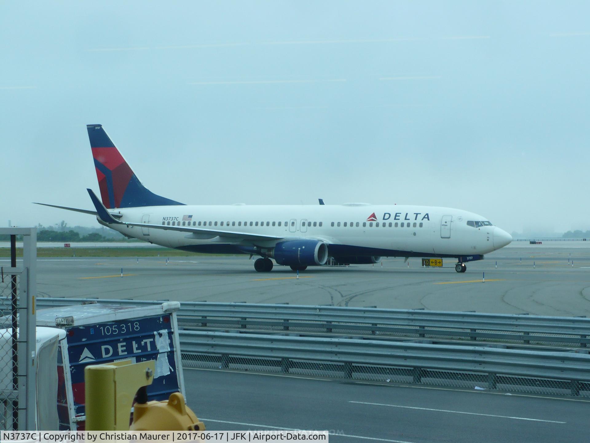 N3737C, 2000 Boeing 737-832 C/N 30799, Boeing 737-800