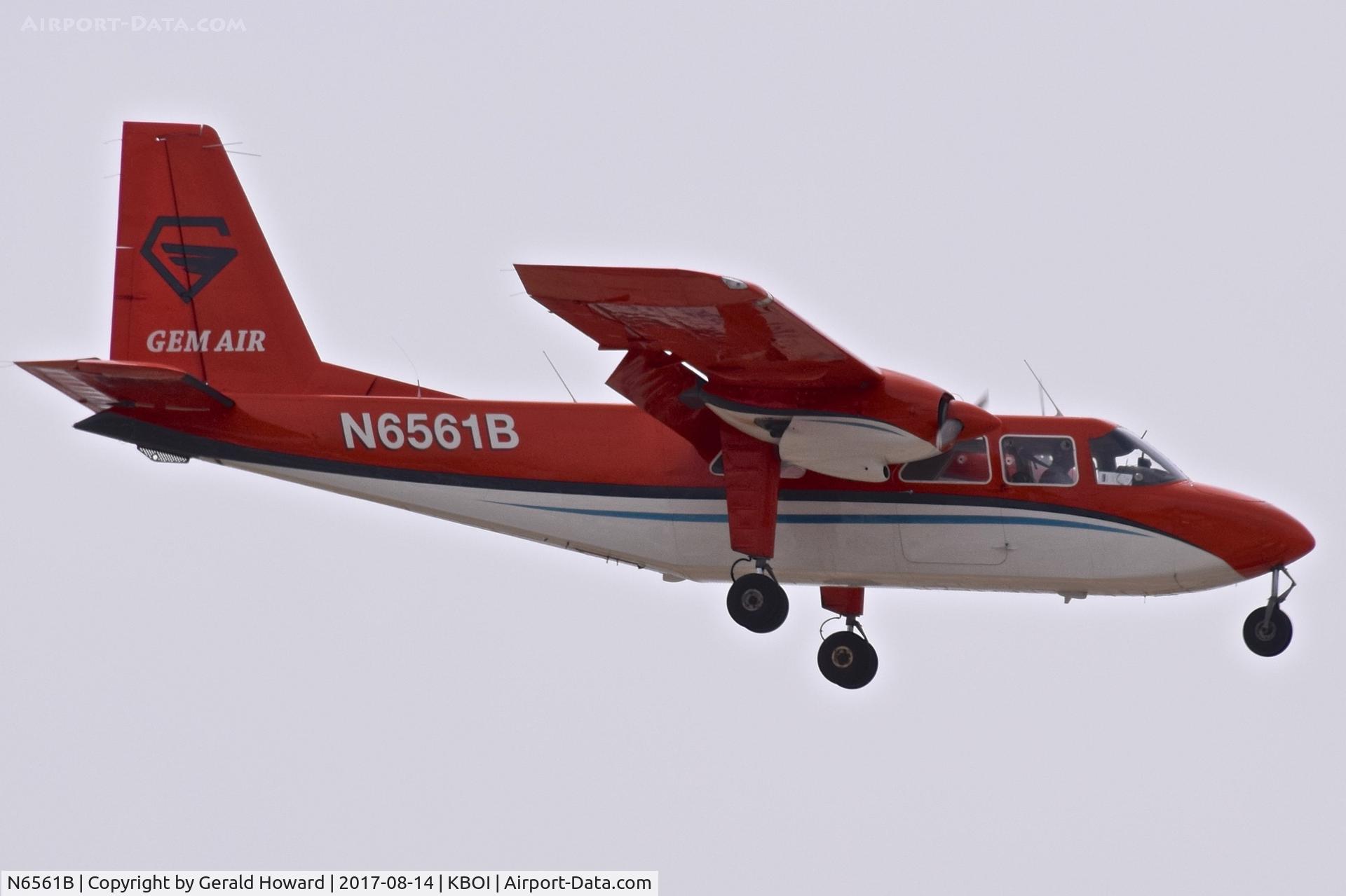 N6561B, 1976 Britten-Norman BN-2A-20 Islander C/N 520, Landing RWY 28L.