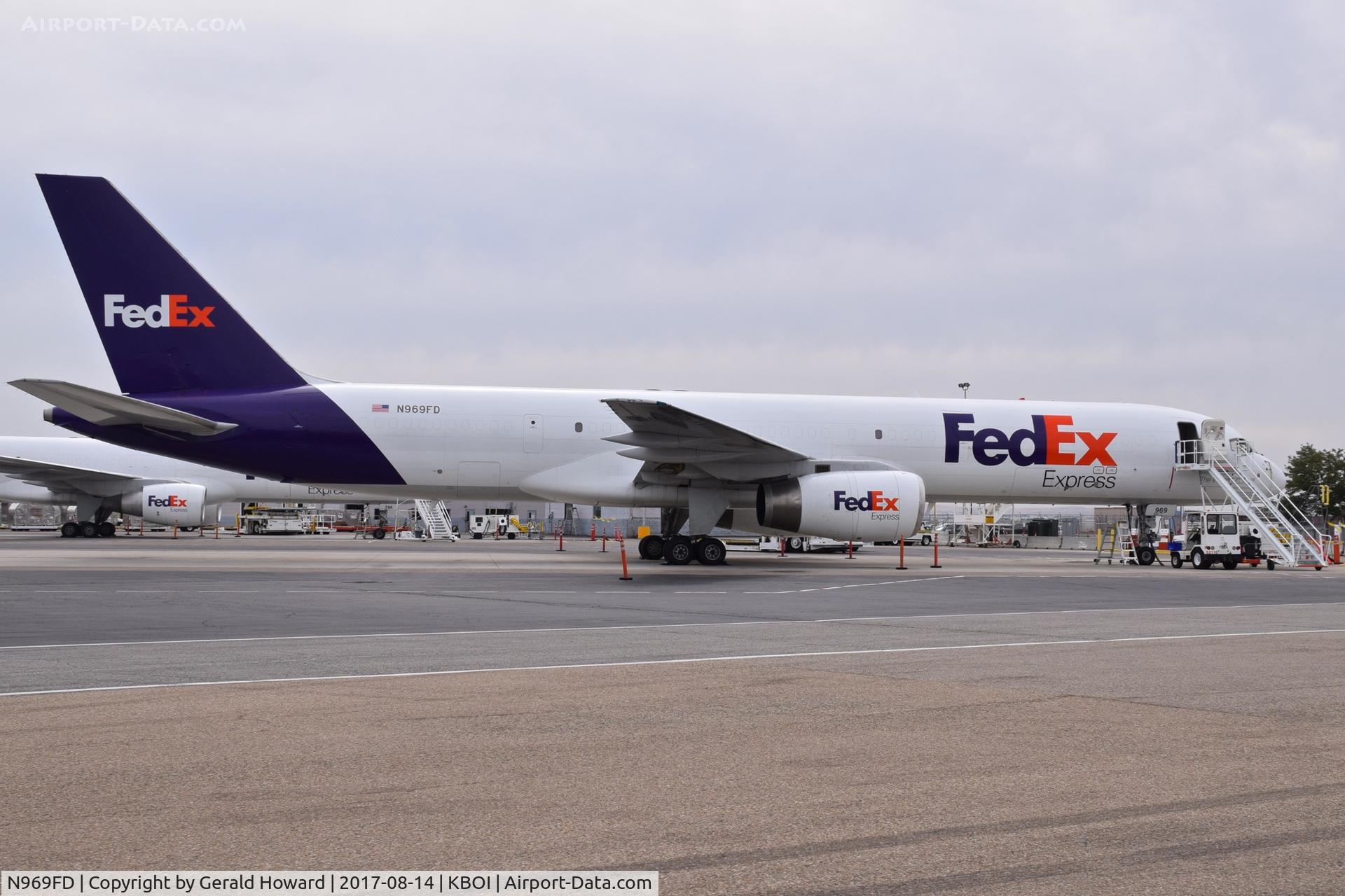 N969FD, 1997 Boeing 757-28A C/N 28164, Parked on FedEx ramp.