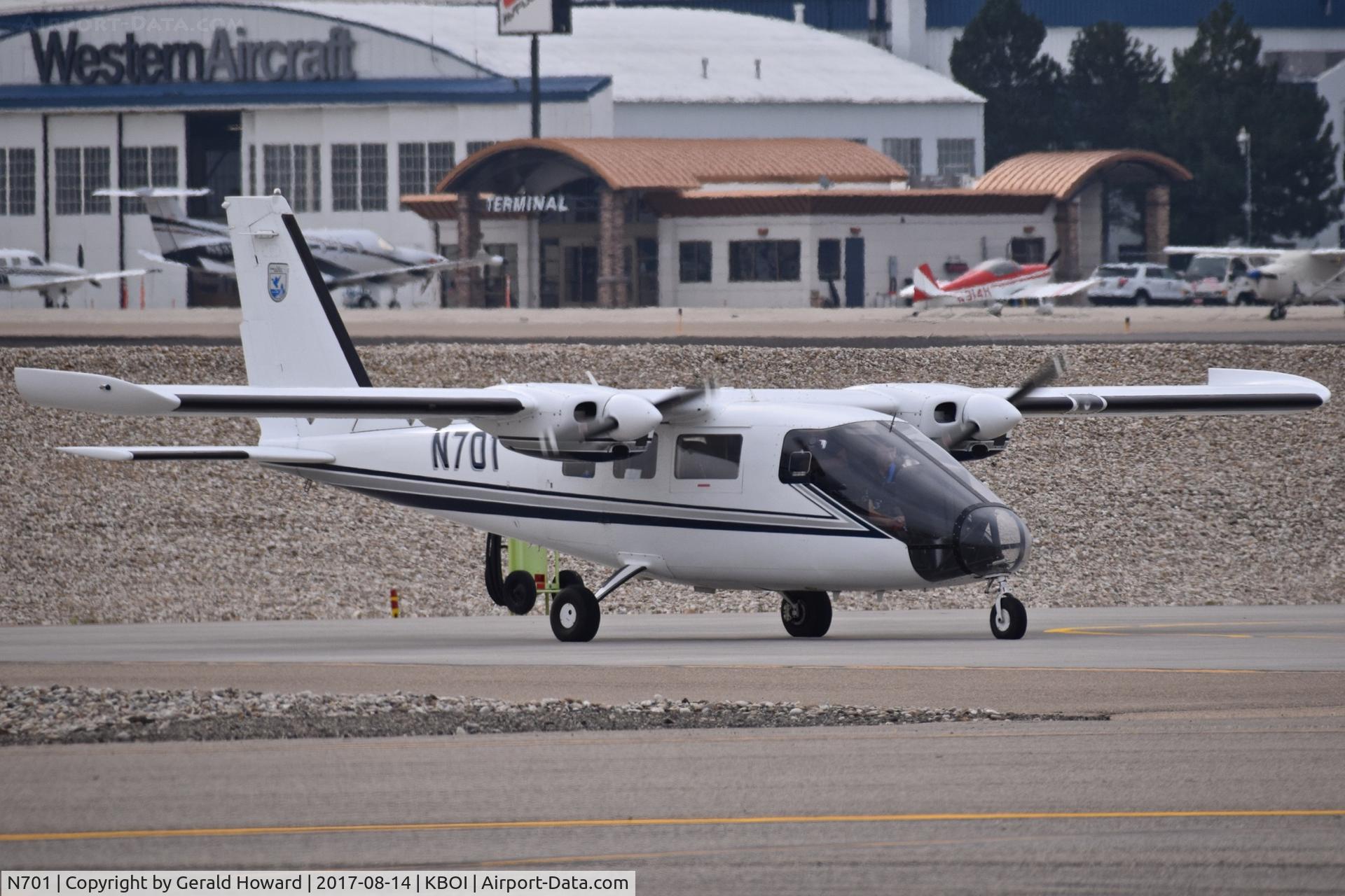 N701, 1990 Partenavia P-68 Observer 2 C/N 390-03-0B2, Doing a run up on the west ANG pad.