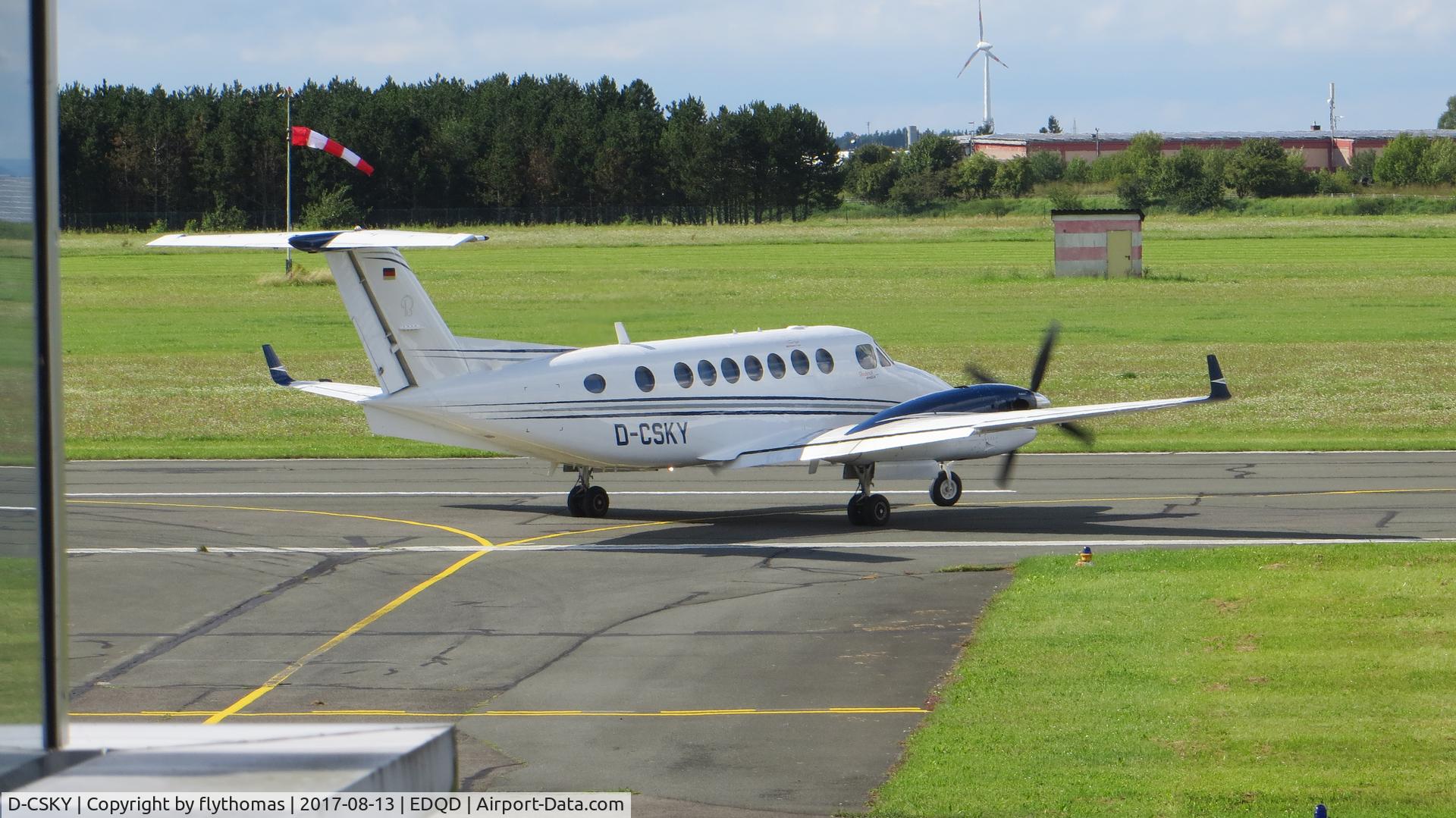 D-CSKY, 1996 Beechcraft B300 Super King Air 350 C/N FL-130, Super Kingair 350  D-CSKY ,Bayreuth Flughafen