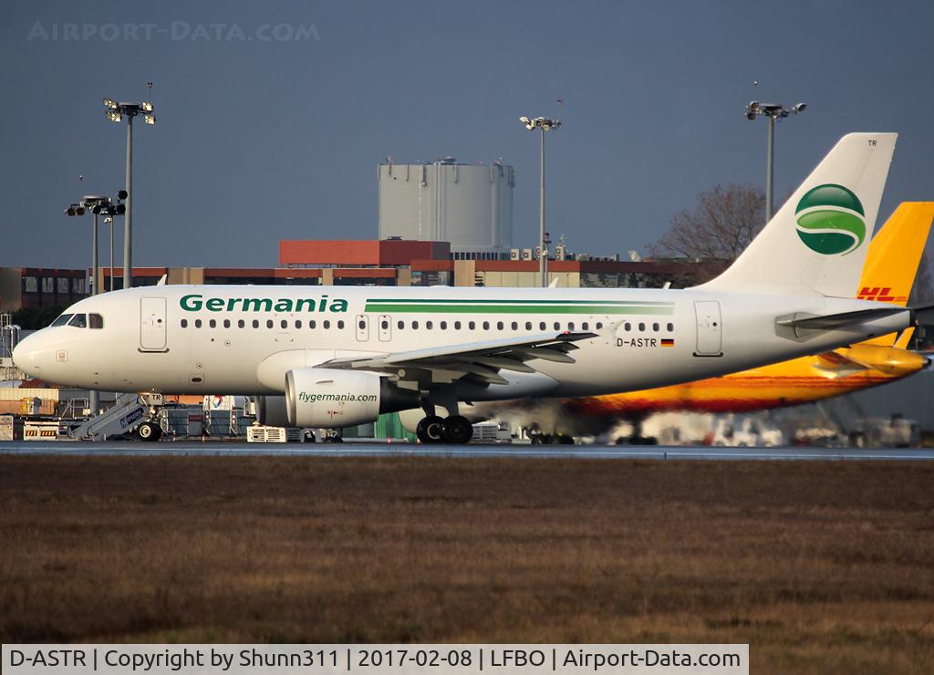 D-ASTR, 2009 Airbus A319-112 C/N 3950, Lining up rwy 32R from 'November 2' for departure
