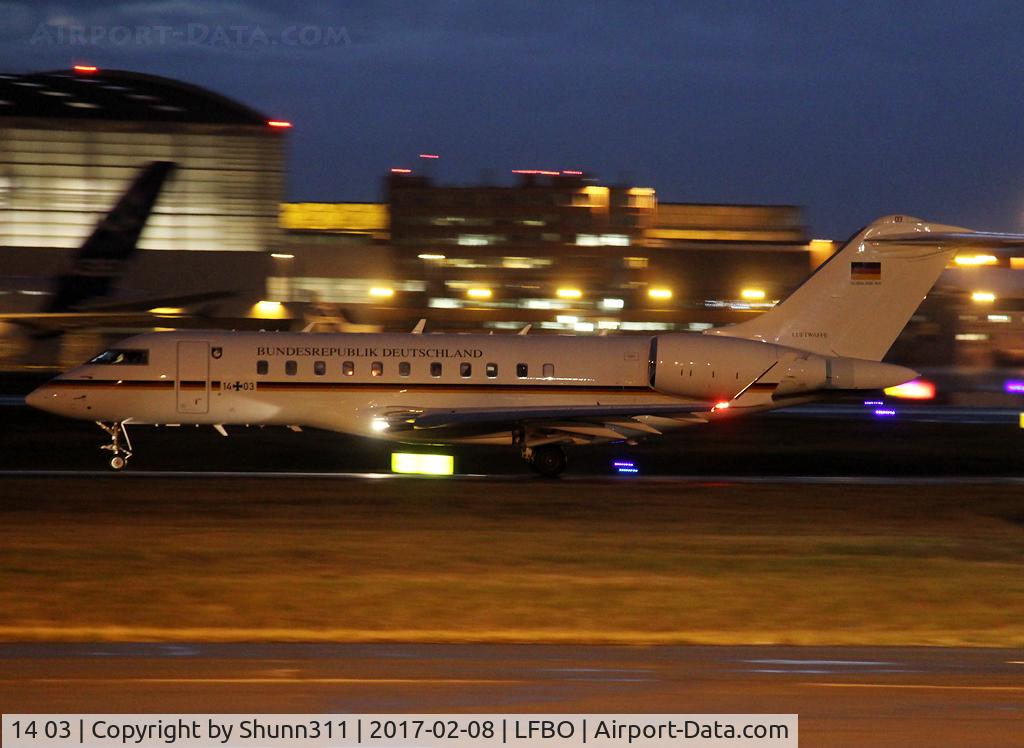 14 03, 2010 Bombardier BD-700-1A11 Global 5000 C/N 9411, Taxiing for departure...