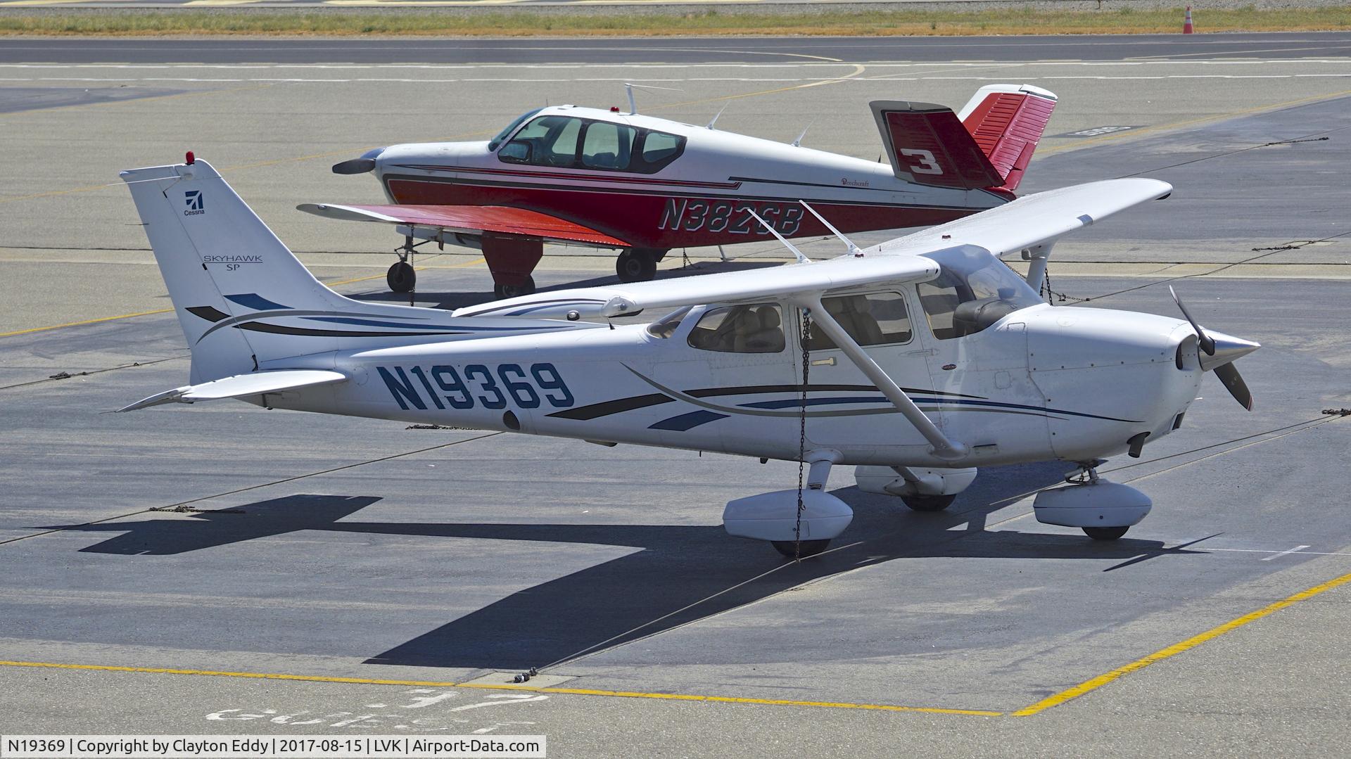 N19369, 2006 Cessna 172S C/N 172S-10130, Livermore Airport California. 2017.