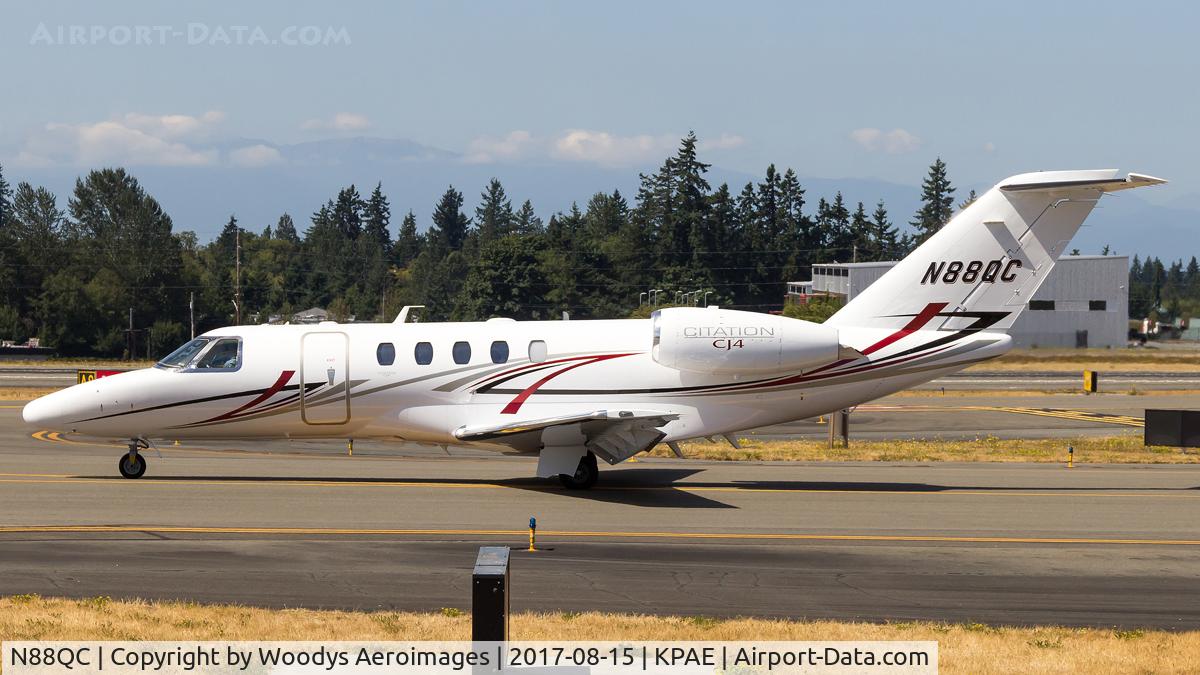 N88QC, 2011 Cessna 525C CitationJet CJ4 C/N 525C-0004, Taxing for departure