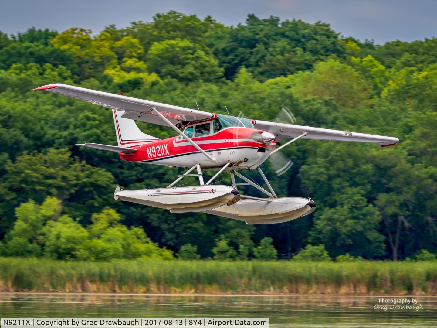 N9211X, 1961 Cessna 182E Skylane C/N 18253611, About to land during the Minnesota Seaplane Pilots Association pig roast