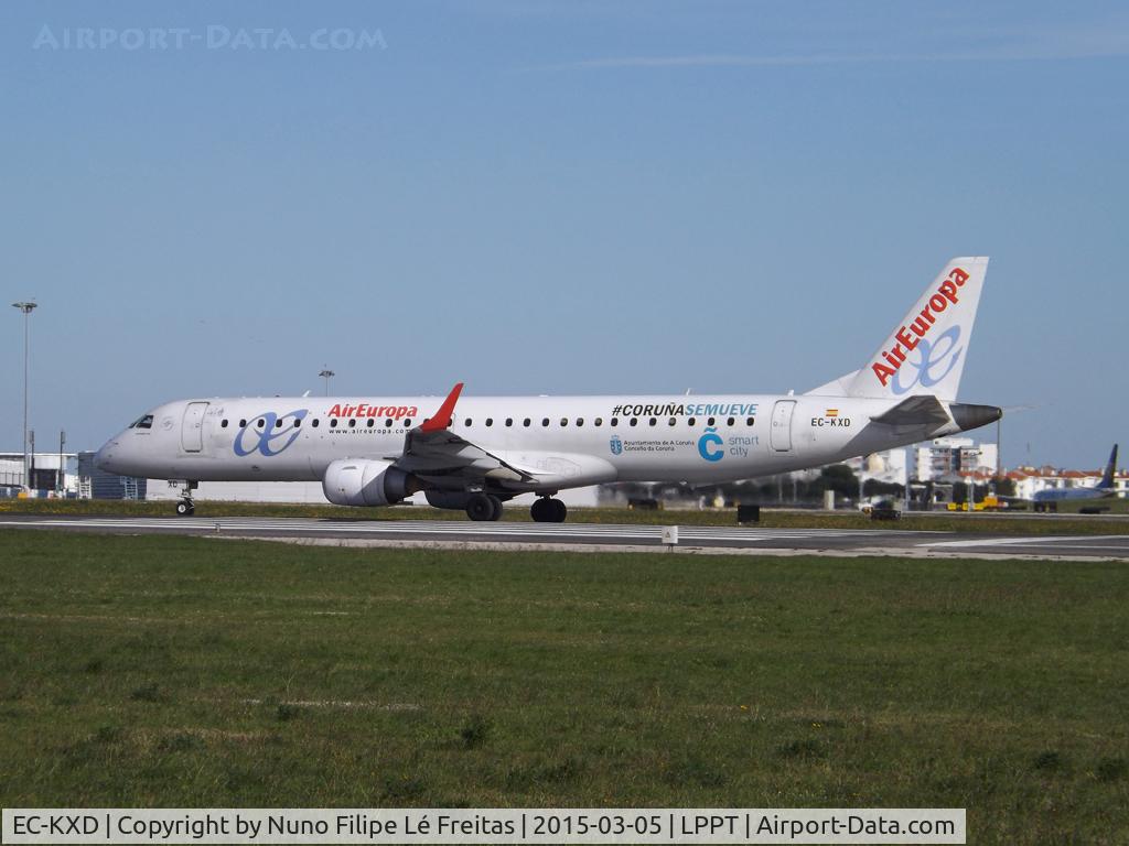 EC-KXD, 2009 Embraer 195LR (ERJ-190-200LR) C/N 19000244, At the runway.