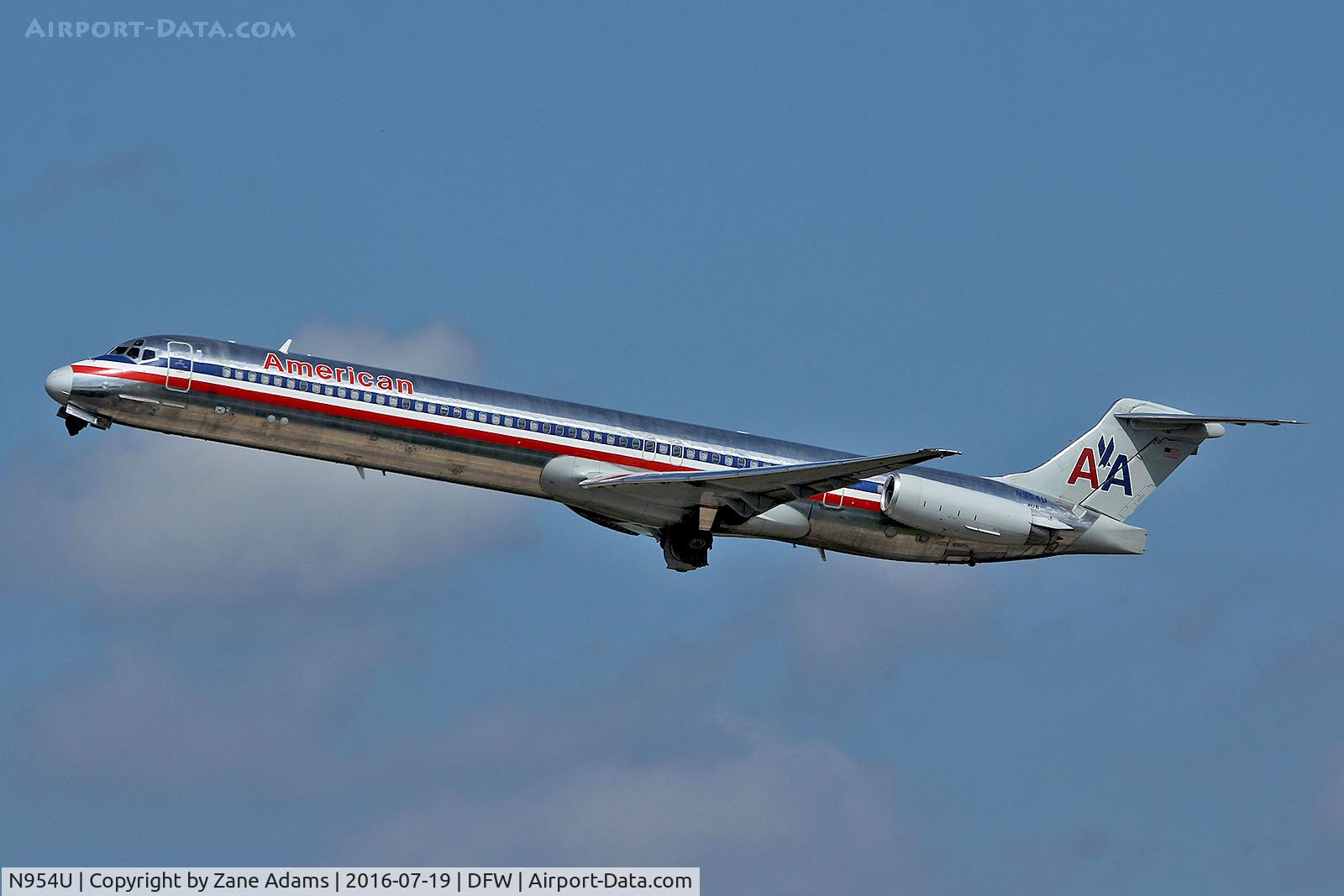 N954U, 1987 McDonnell Douglas MD-82 (DC-9-82) C/N 49426, Departing DFW Airport