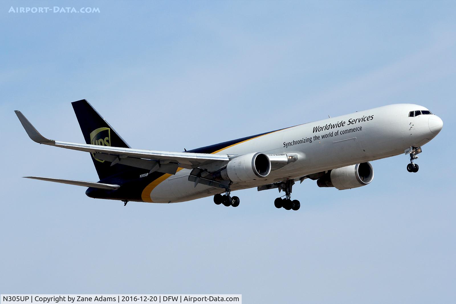 N305UP, 1995 Boeing 767-34AF/ER C/N 27243, Arriving at DFW Airport